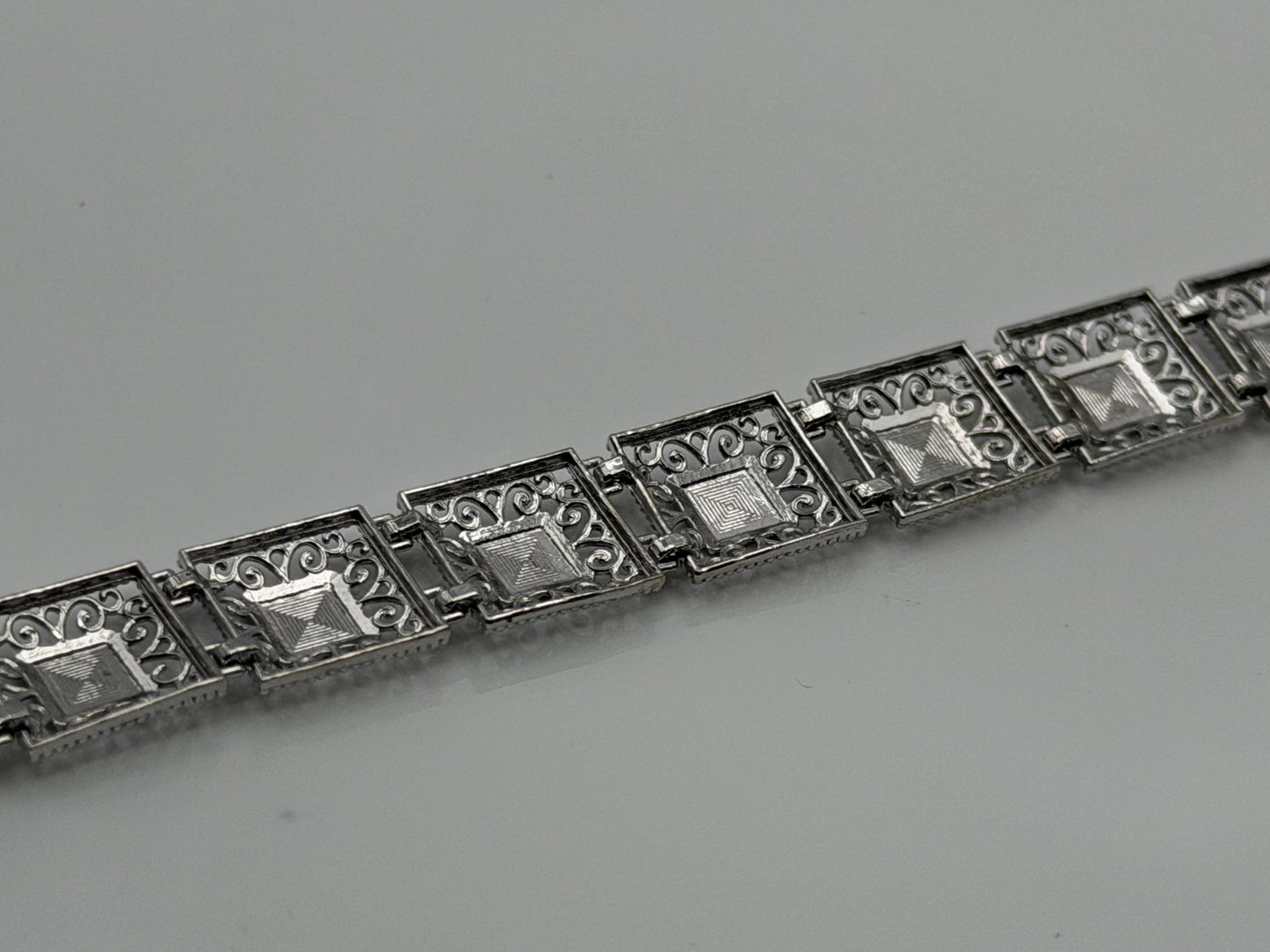 10k Heavy 7.6 gram Solid White Gold Diamond Cut Design Bracelet 7" Chain