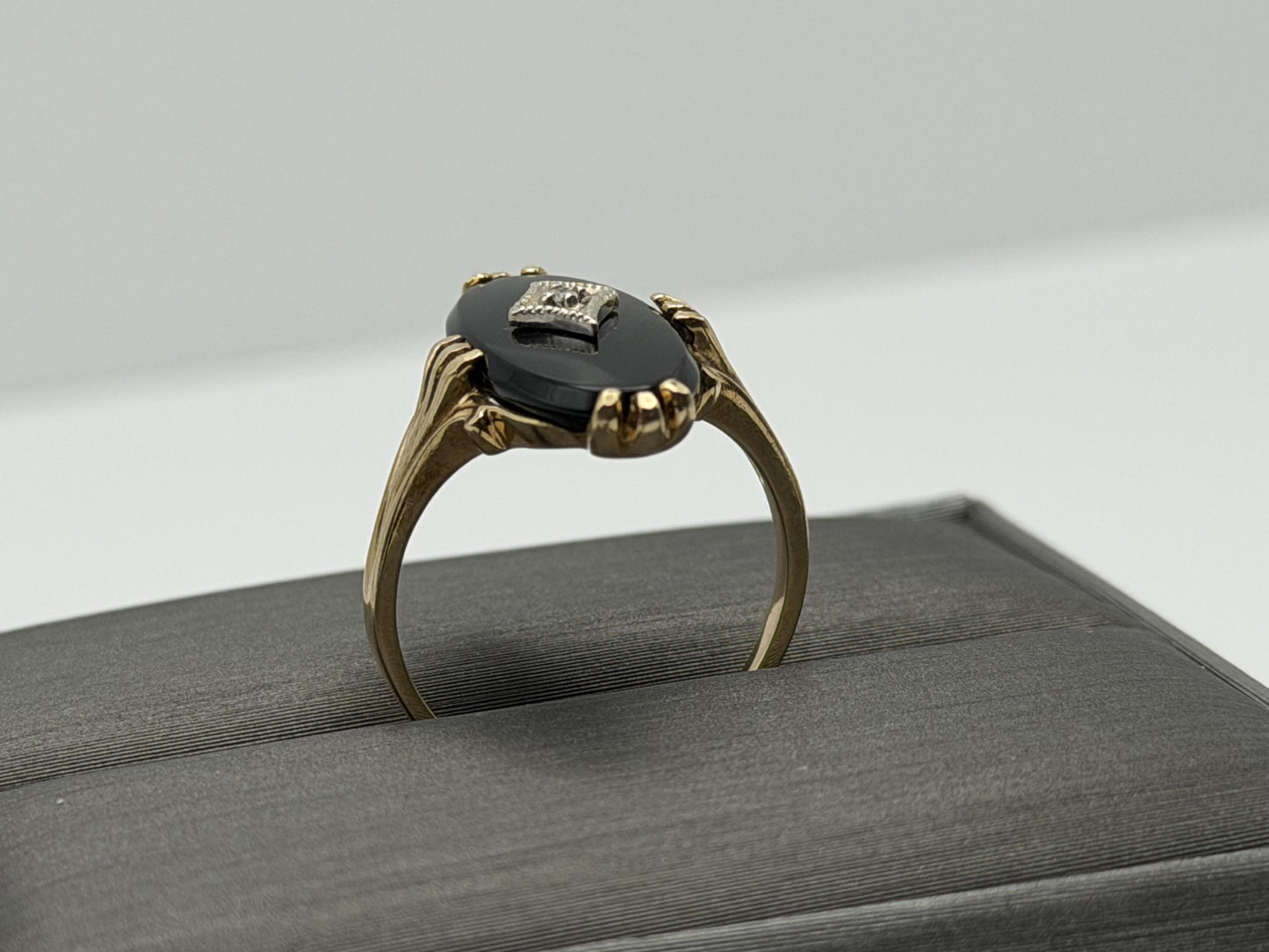 Vintage 10k Yellow Gold Onyx Diamond Oval Statement Ring.