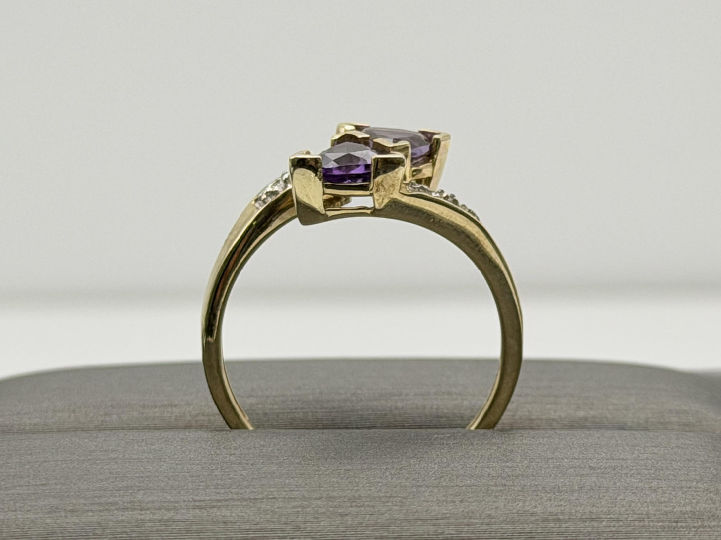 10k Yellow Gold Vintage Amethyst Diamond Cocktail Ring.