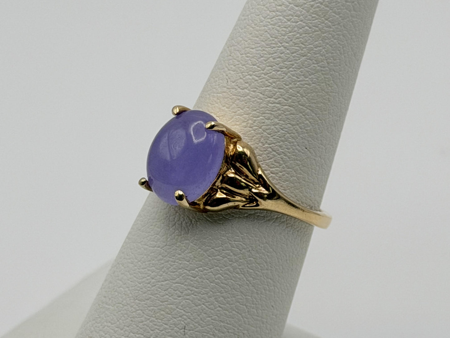 Vintage 10k Yellow Gold Lavender Jade Ring
