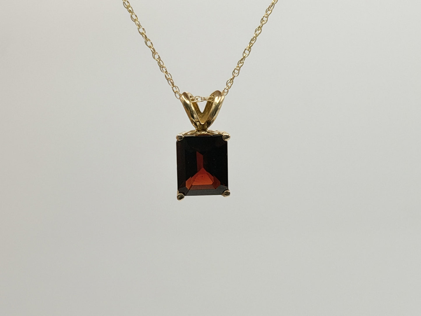 Vintage 10K Yellow Gold Garnet Pendant Necklace Emerald-Cut Garnet 18-Inch