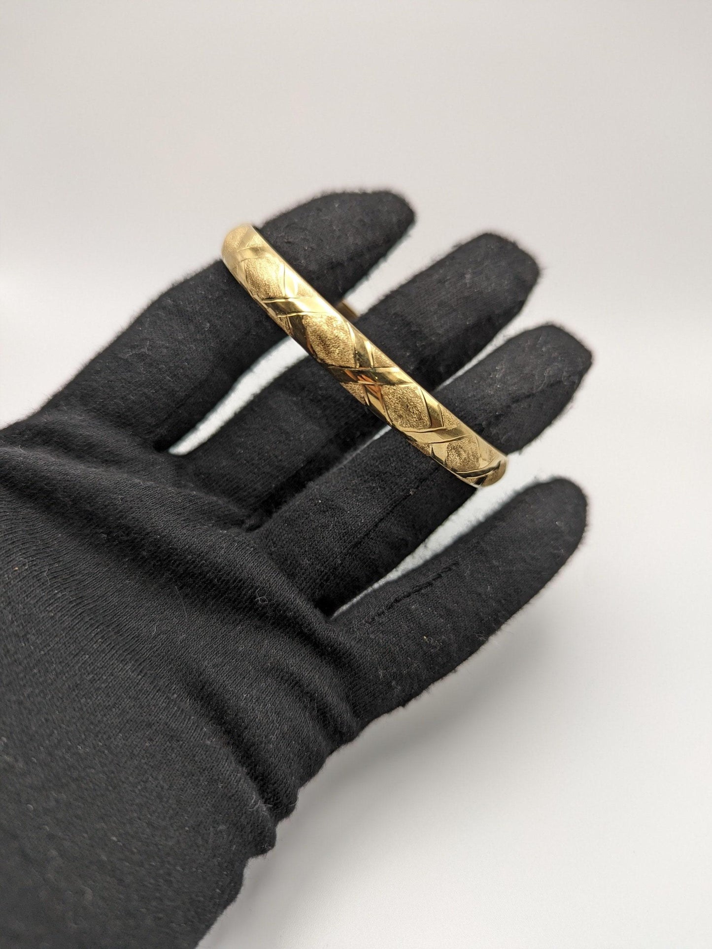 Heavy & Wide 6.8gr 14k Solid Gold X Etched Bangle Bracelet Design Womens Bangle