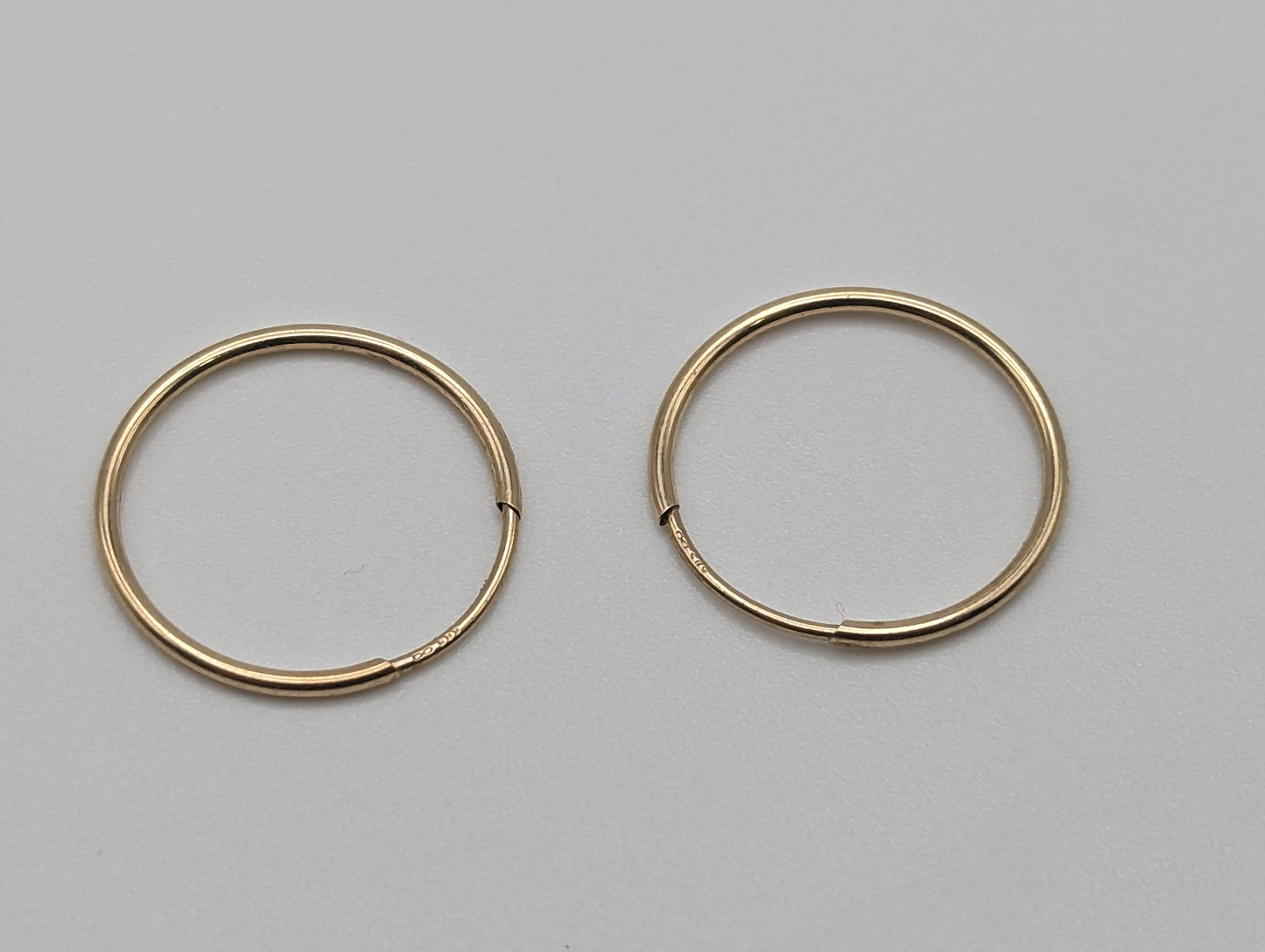 Vintage 14k Yellow Gold Plain Hoop Earrings Endless Hoop Earring with Gap