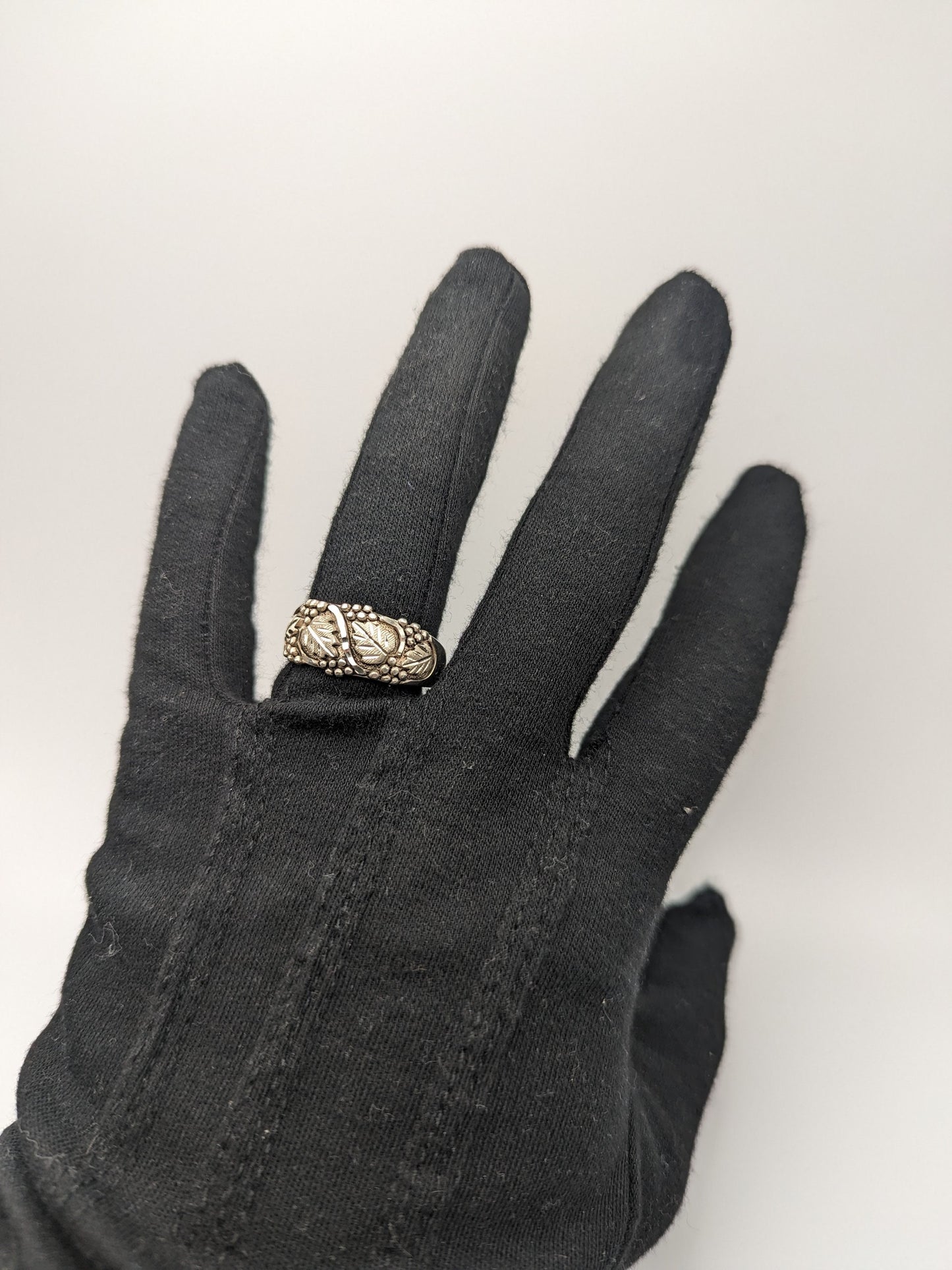 Sterling Silver Leaf Black Hills Ring.Black Hills Leaf Sz 13 Ring. Sterling Silver Antique Leaf Ring. Silver Vine Leaf Signet Ring.