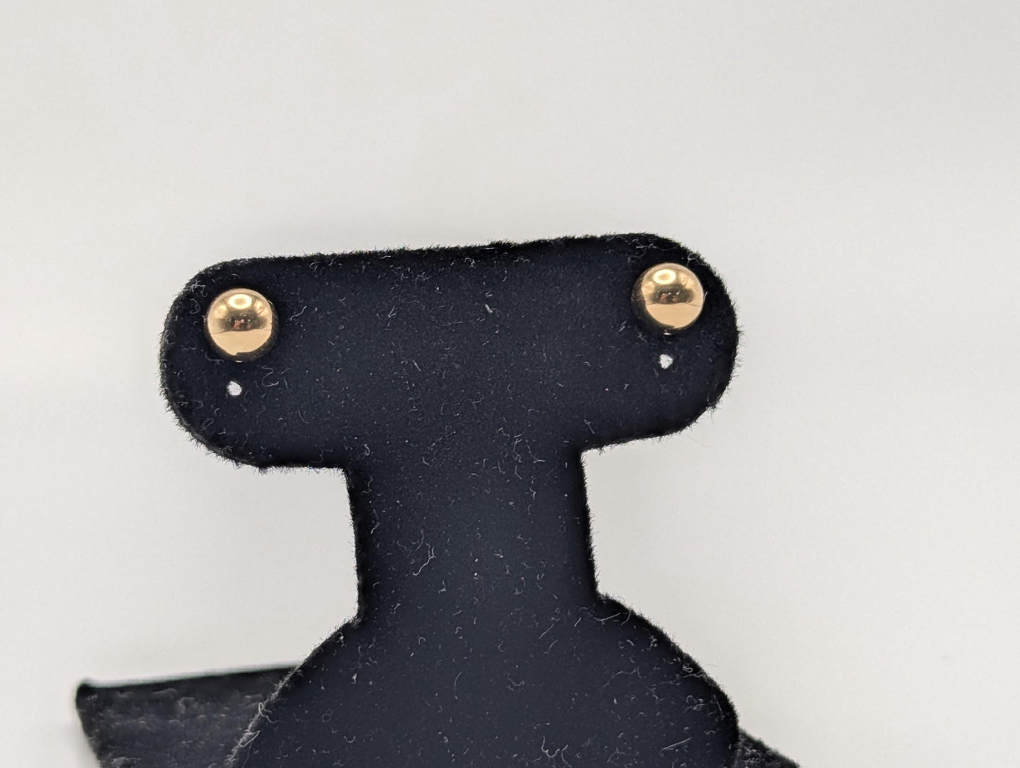 14k Yellow Gold Stud Earrings. Classic Gold Studs 5.7 mm