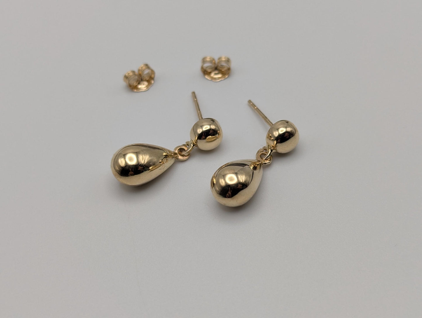 14K Yellow Gold Tear-Drop Earrings. Tear-Drop Dangle Earrings.