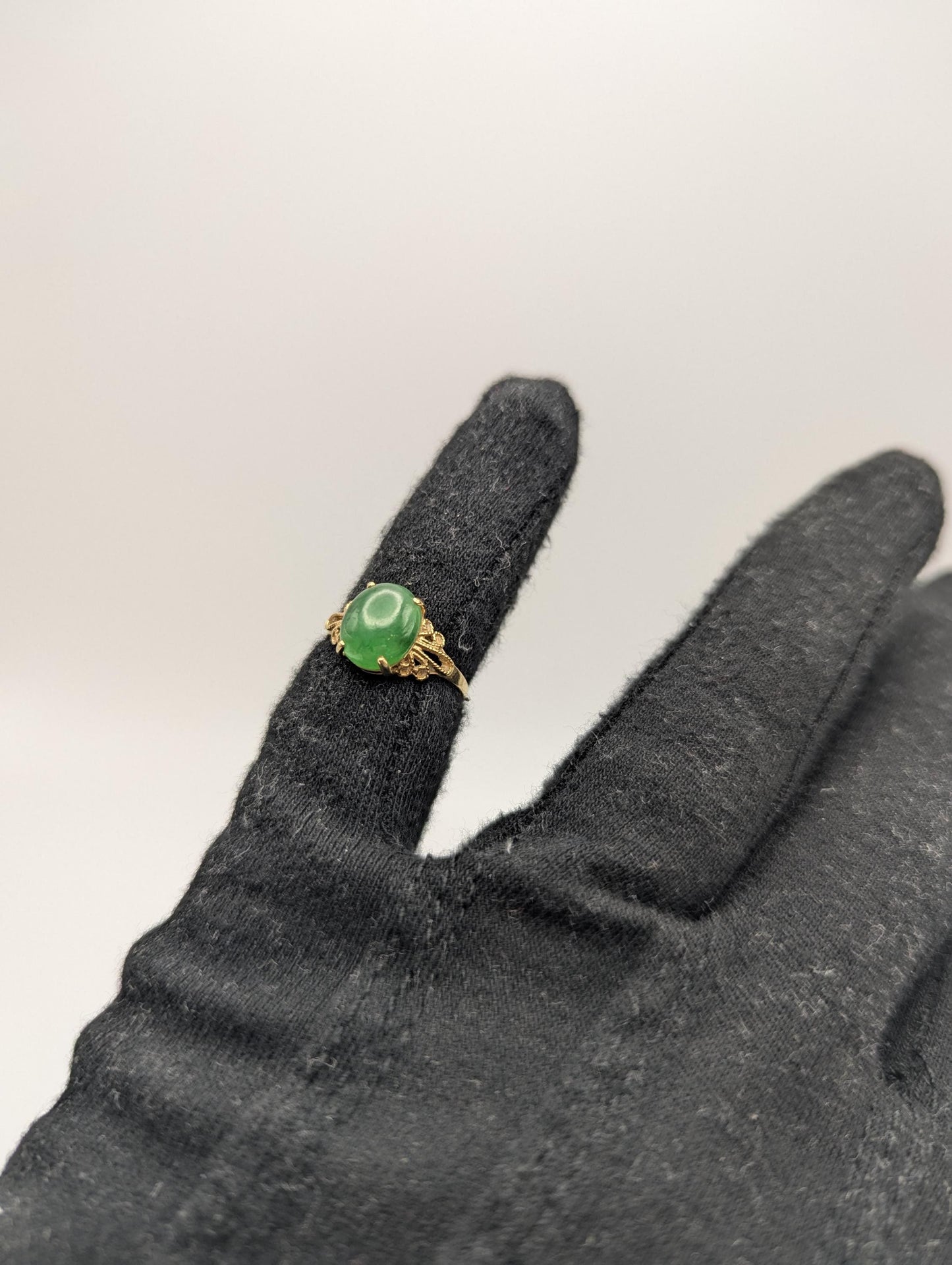 Vintage 18k Yellow Gold Genuine Jade Filigree Ring Cabochon Ring Dinner Statement Ring