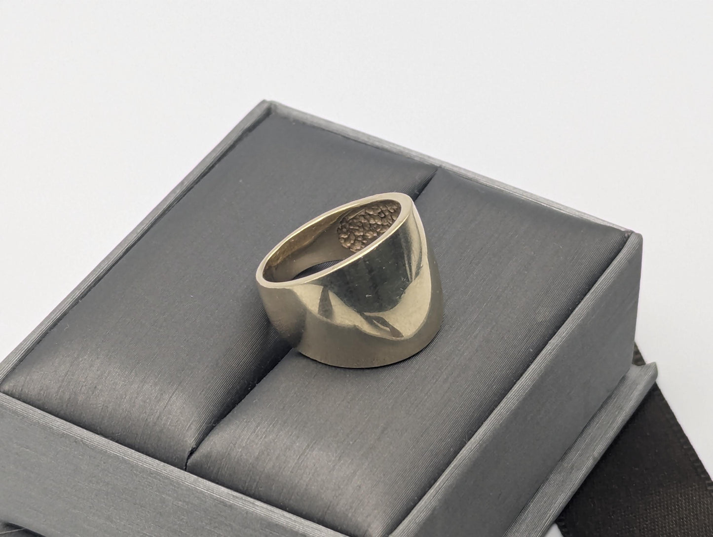 14k Yellow Gold HEAVY 8gr Dome Style Cocktail Ring. Solid Gold Dome Band.