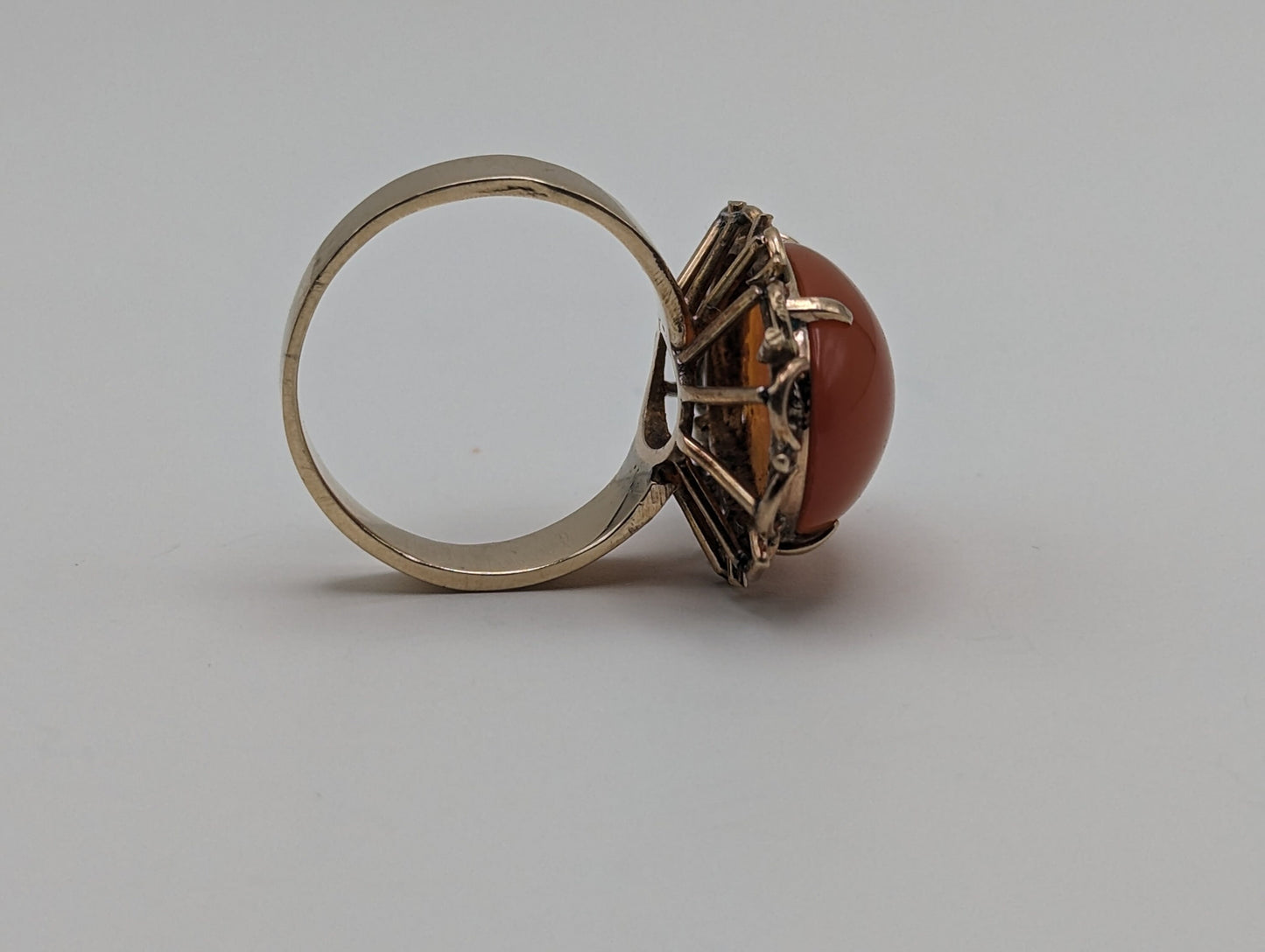 Vintage Yellow Gold Carnelian Ring. 10k Ladies Vintage Yellow Gold Large Carnelian Ring. Oval Shape Carnelian Dinner Ring.