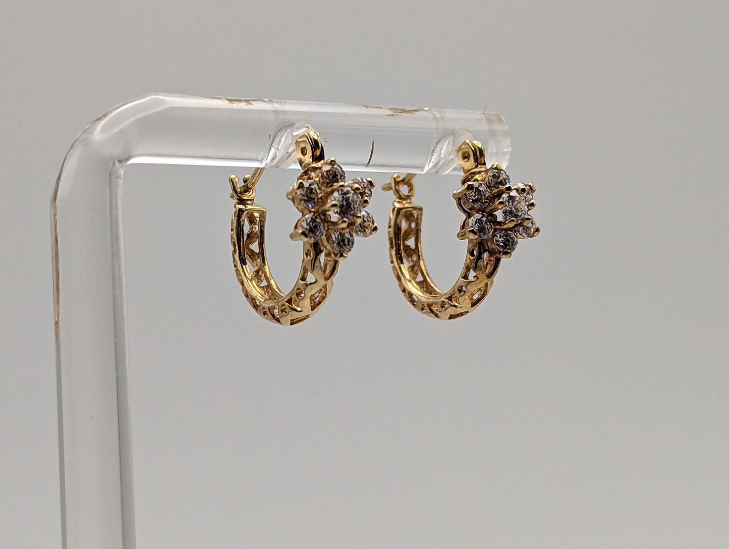 14k Gold Flower Hoop Earrings. Flower Hoop Earrings. Gold Hoops. Dainty Hoops. 14k Flower Hoops. 14k Flower Earrings.