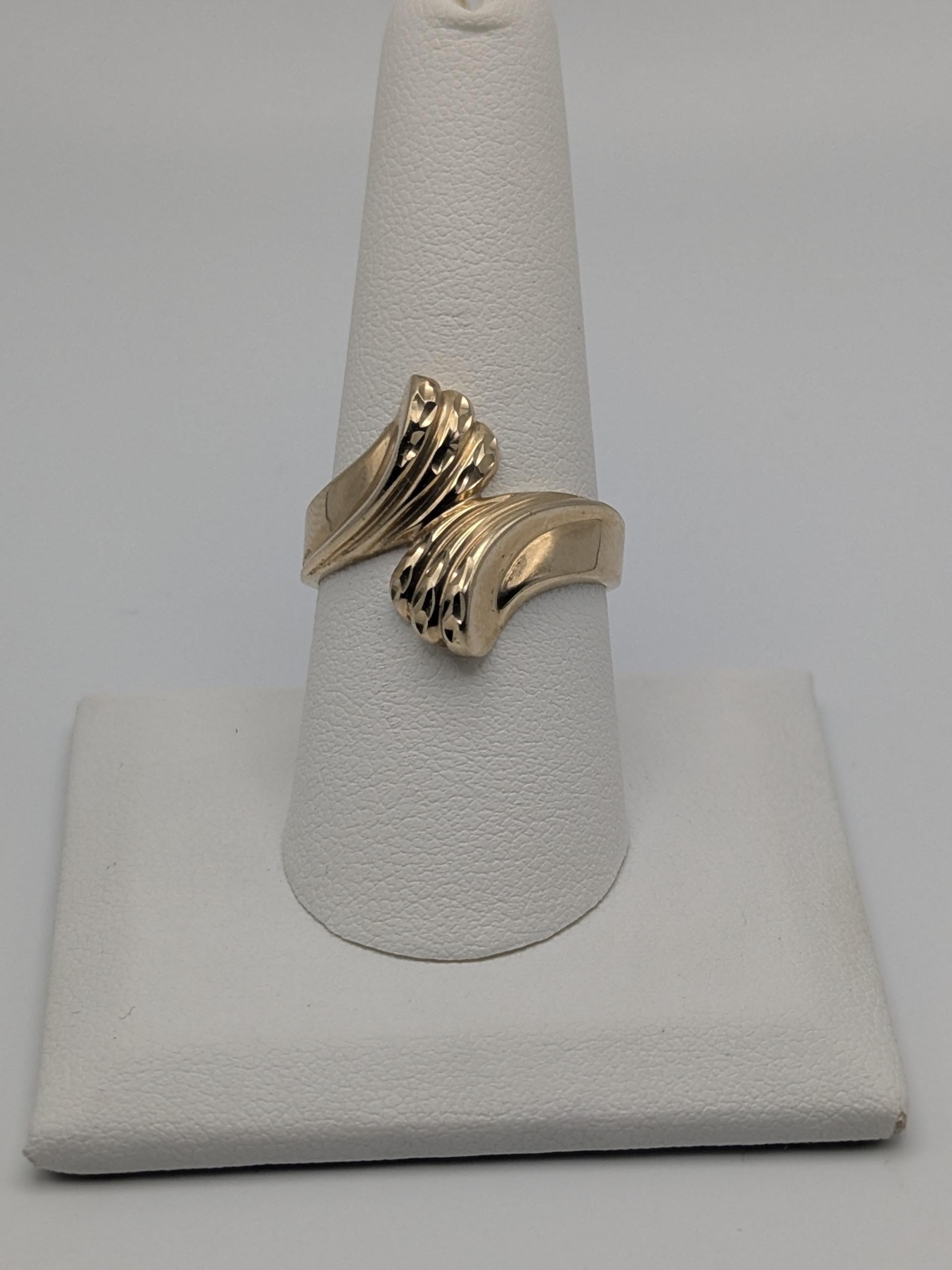 10K Yellow Gold Wave Etched Ring Promise Love Cocktail Ring Fancy Infinity Band