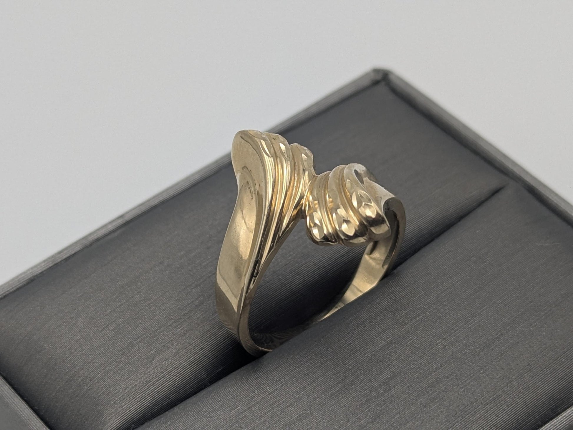 10K Yellow Gold Wave Etched Ring Promise Love Cocktail Ring Fancy Infinity Band