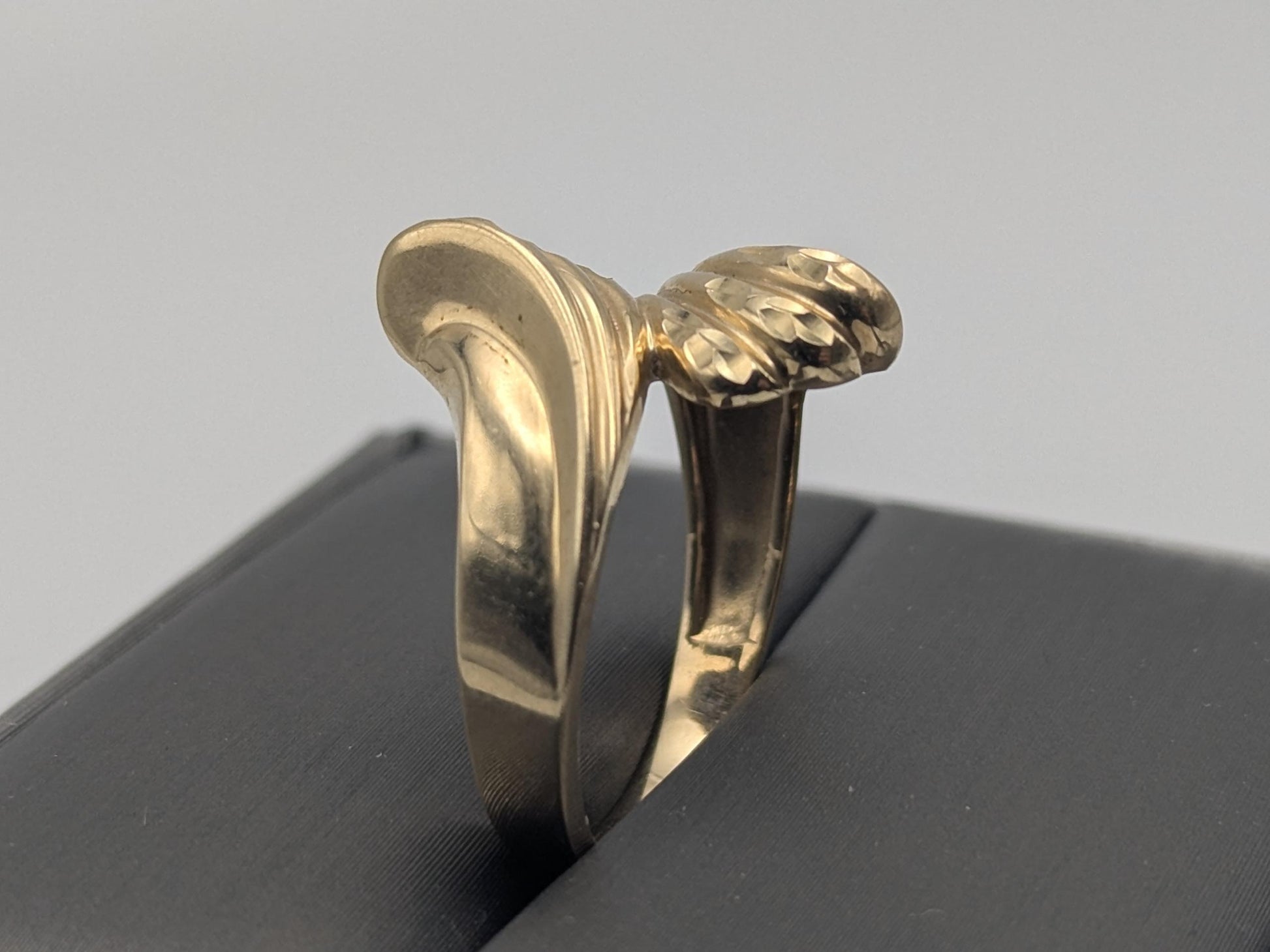 10K Yellow Gold Wave Etched Ring Promise Love Cocktail Ring Fancy Infinity Band