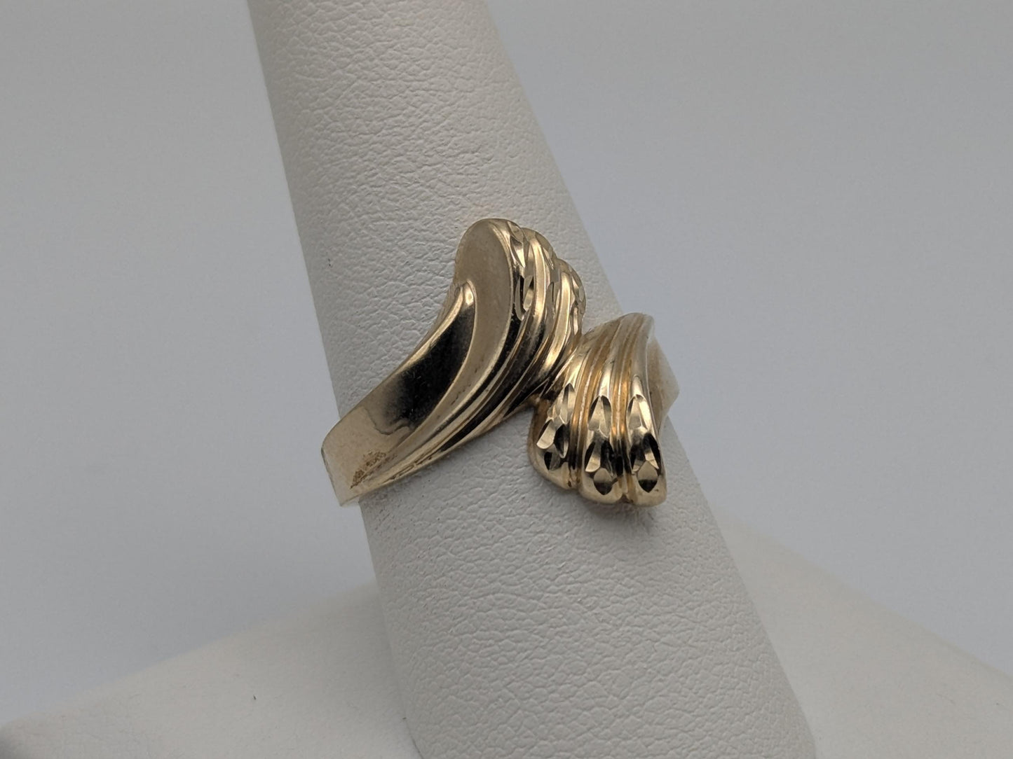 10K Yellow Gold Wave Etched Ring Promise Love Cocktail Ring Fancy Infinity Band