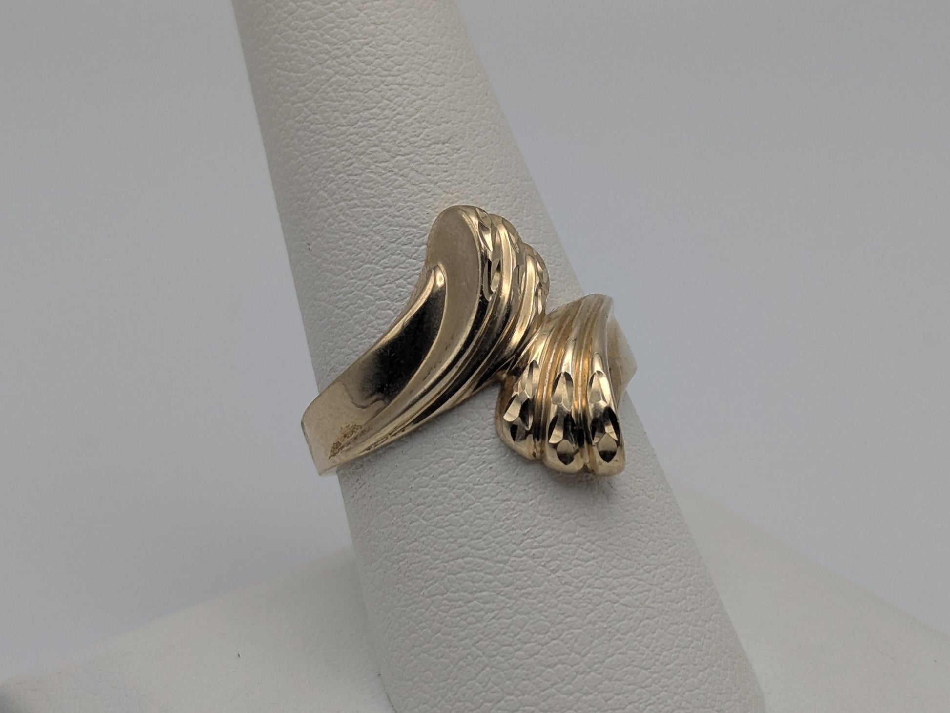 10K Yellow Gold Wave Etched Ring Promise Love Cocktail Ring Fancy Infinity Band