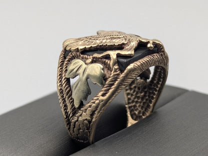 10k 12k Black Hills Gold Heavy 6.7 gr Agate Stone And  Gold Flying Eagle Ring
