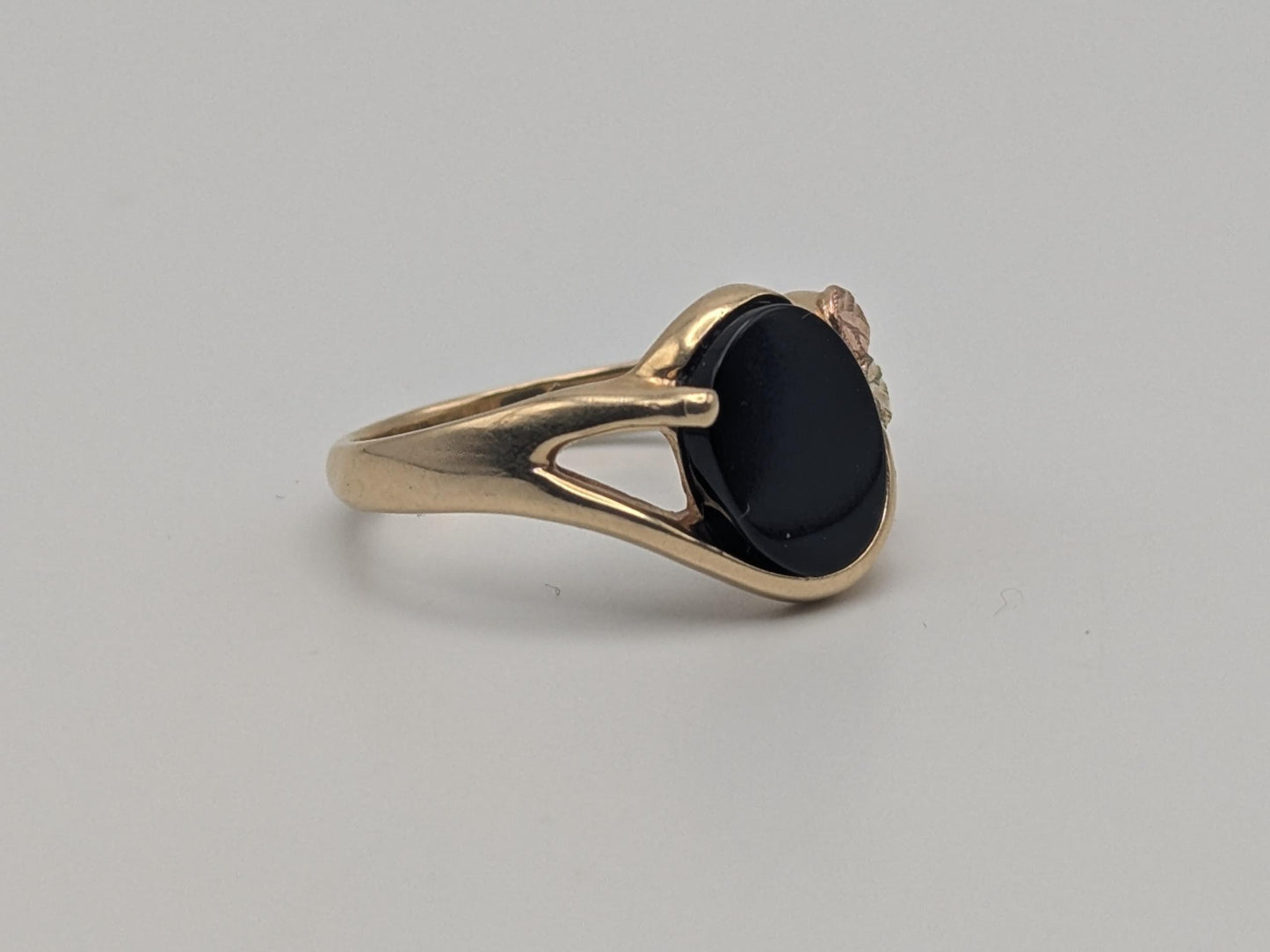 10k Black Hills Gold Onyx Vine Ring Black Hills Trio Gold Onyx Vine Ring.