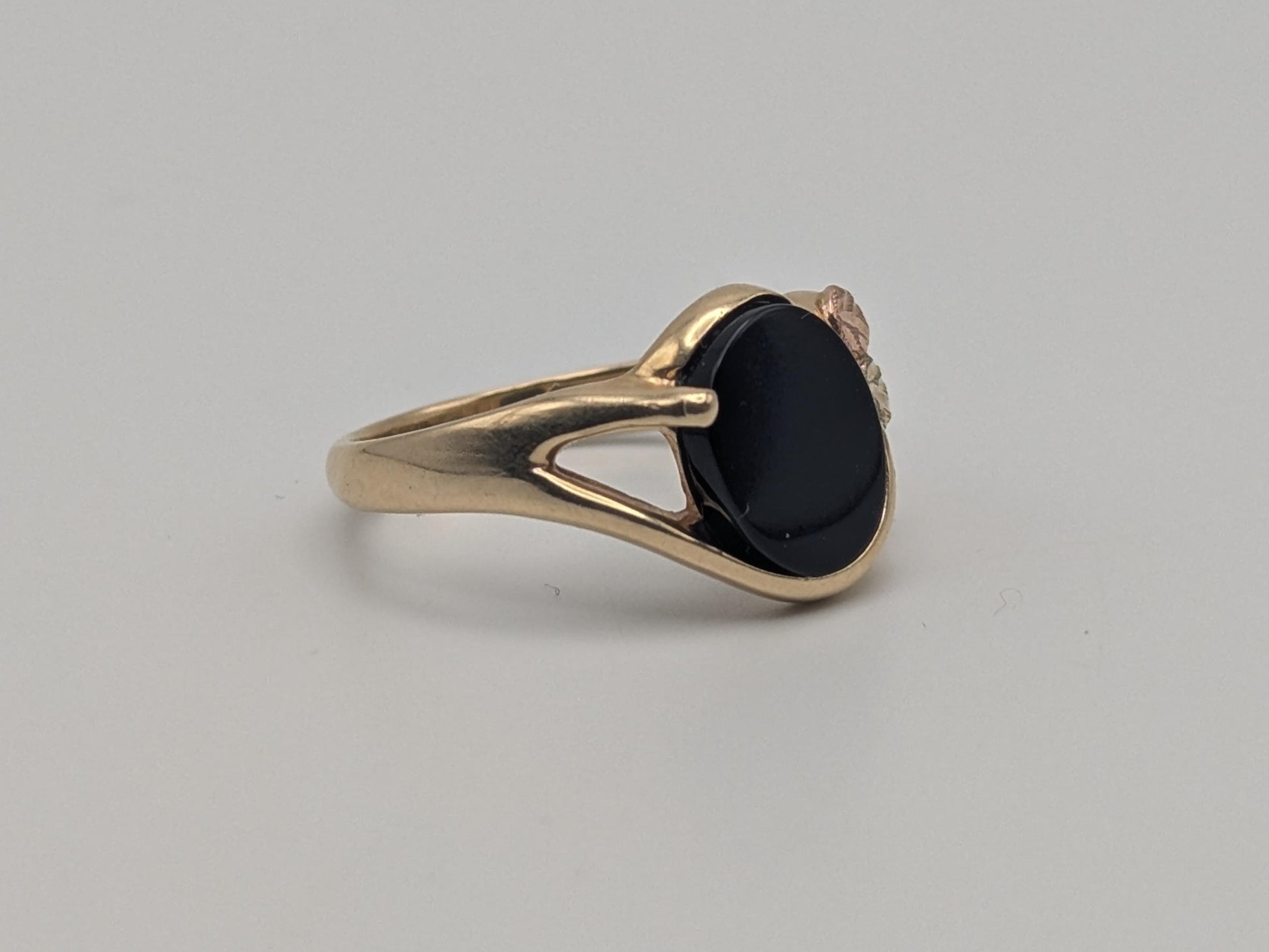 10k Black Hills Gold Onyx Vine Ring Black Hills Trio Gold Onyx Vine Ring.
