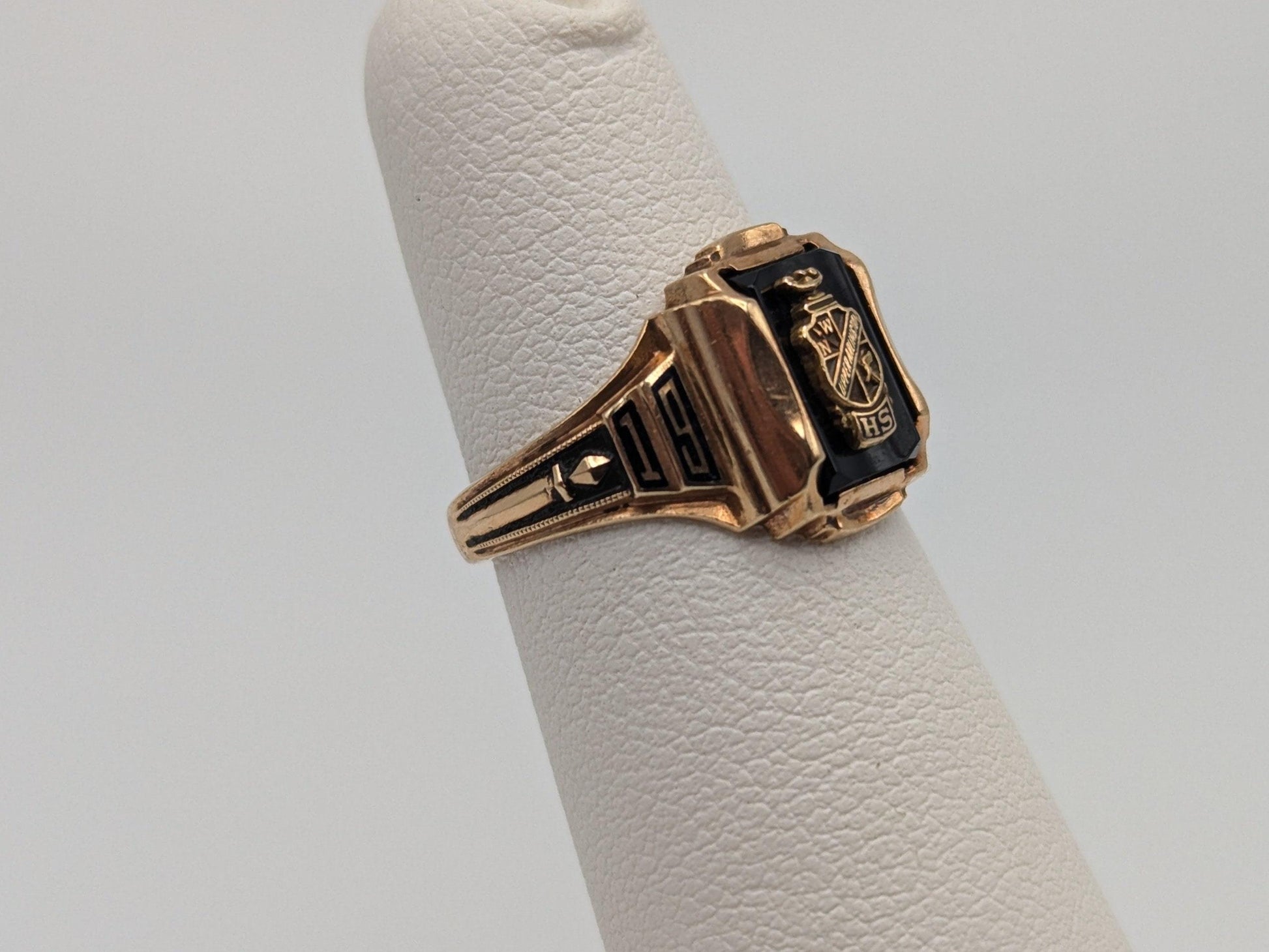 10k Vintage Solid 10k Yellow Gold Onyx  1966 High School Ring. 10k Pinky Ring.