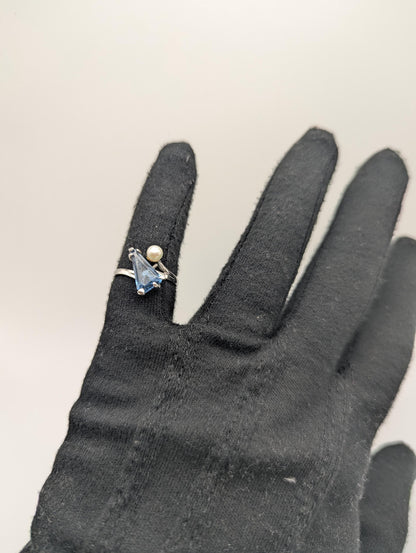 10k White Gold Blue Topaz Pearl Vintage Ring.Blue Pear-Cute Topaz Pearl Accent
