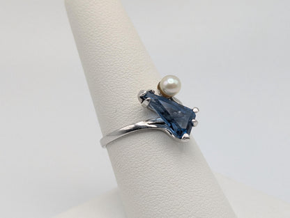 10k White Gold Blue Topaz Pearl Vintage Ring.Blue Pear-Cute Topaz Pearl Accent