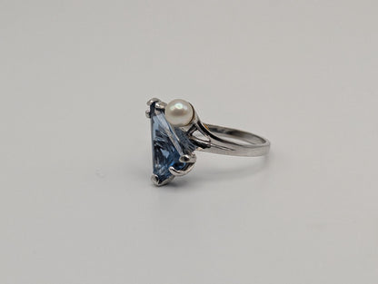 10k White Gold Blue Topaz Pearl Vintage Ring.Blue Pear-Cute Topaz Pearl Accent