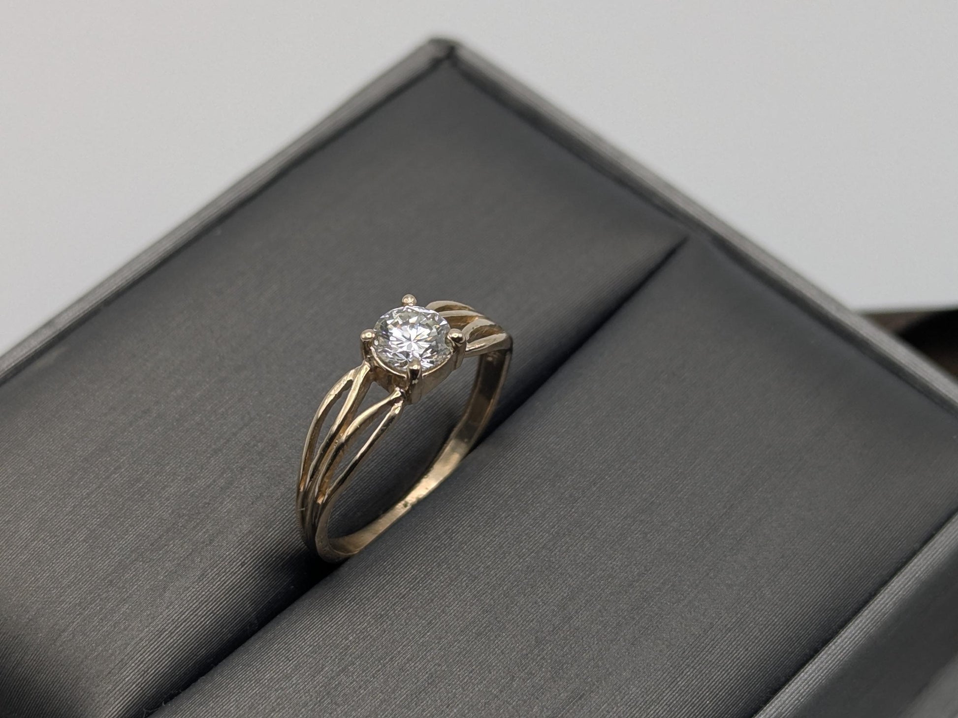 10k Yellow Gold .43ct Diamond Round Brilliant Cut Solitaire Wedding Promise