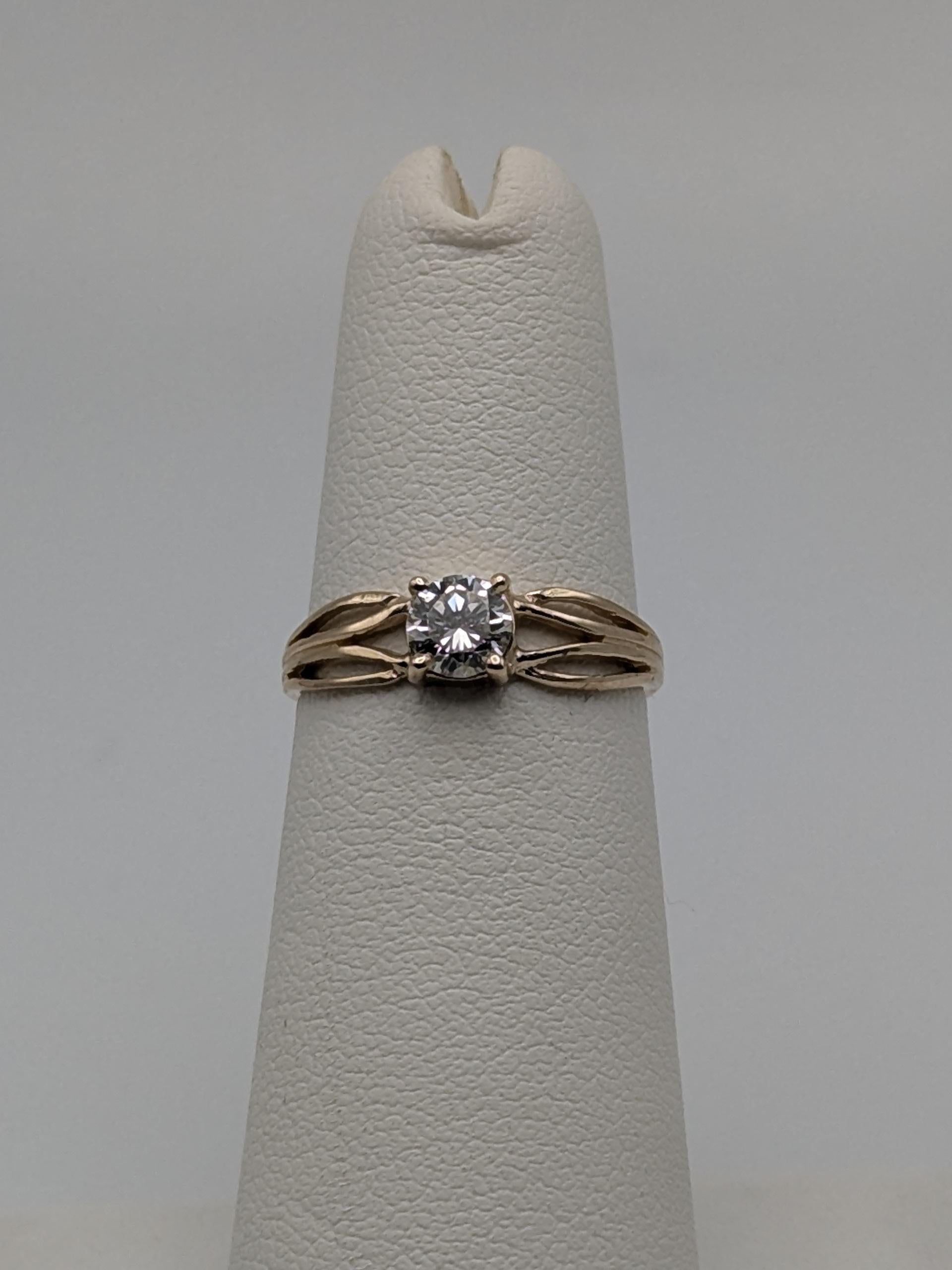 10k Yellow Gold .43ct Diamond Round Brilliant Cut Solitaire Wedding Promise