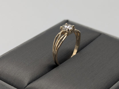 10k Yellow Gold .43ct Diamond Round Brilliant Cut Solitaire Wedding Promise