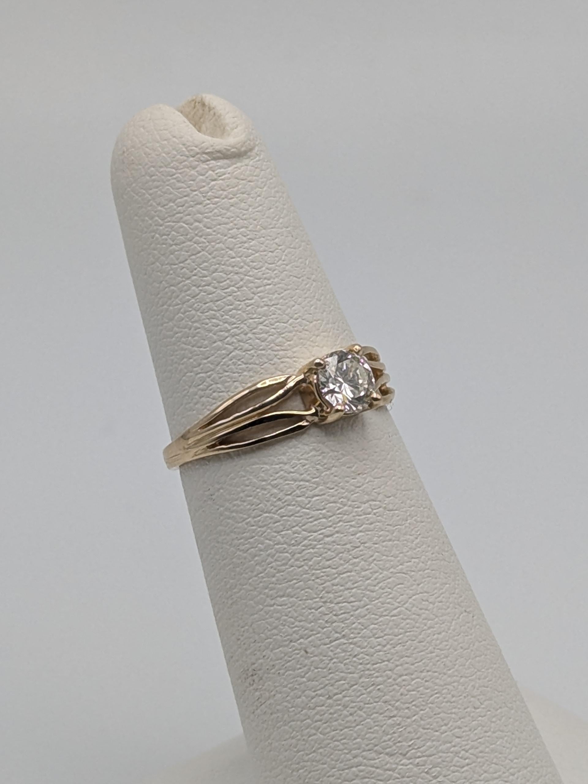 10k Yellow Gold .43ct Diamond Round Brilliant Cut Solitaire Wedding Promise