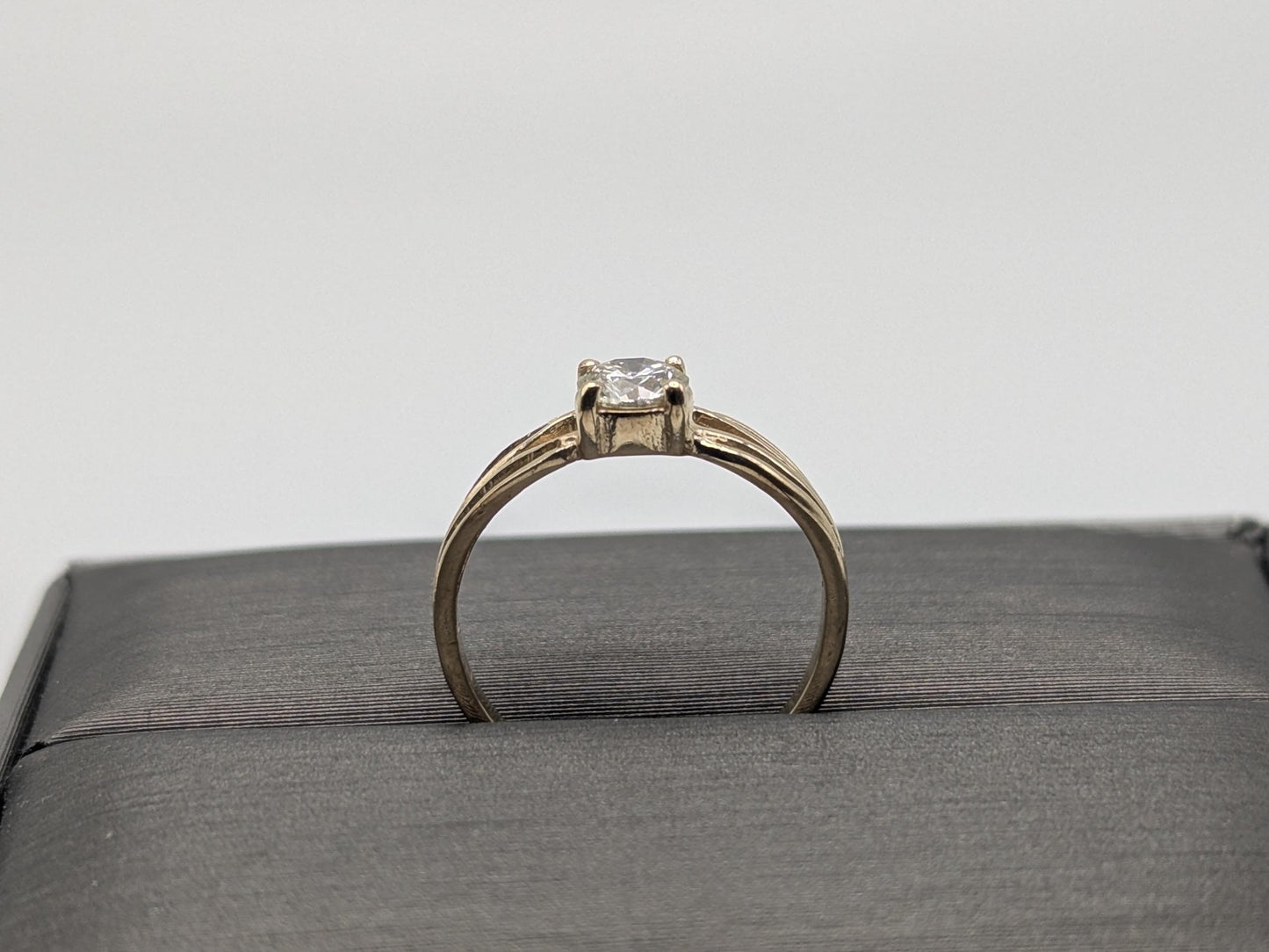 10k Yellow Gold .43ct Diamond Round Brilliant Cut Solitaire Wedding Promise