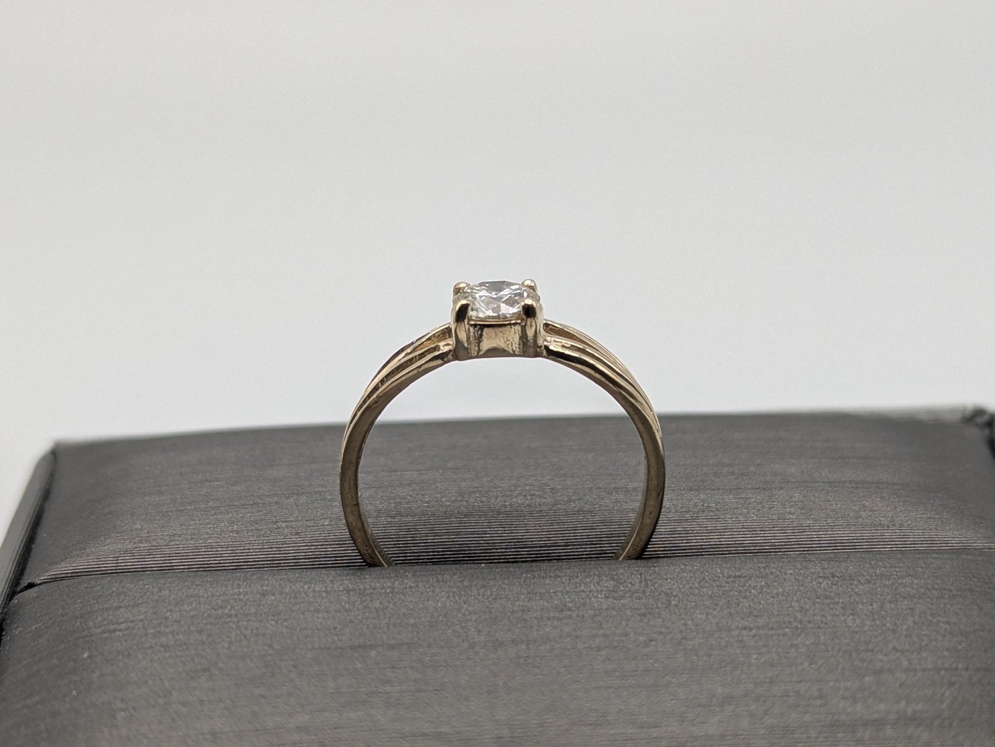 10k Yellow Gold .43ct Diamond Round Brilliant Cut Solitaire Wedding Promise