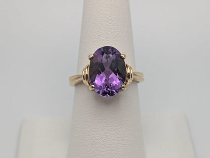10k Yellow Gold Amethyst Ring. Vintage Promise Wedding Cocktail Band