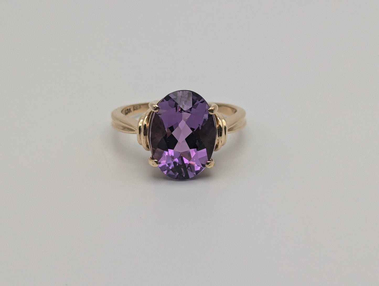 10k Yellow Gold Amethyst Ring. Vintage Promise Wedding Cocktail Band