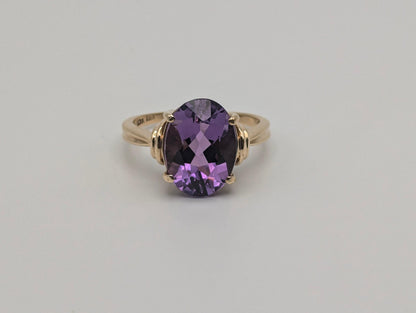 10k Yellow Gold Amethyst Ring. Vintage Promise Wedding Cocktail Band