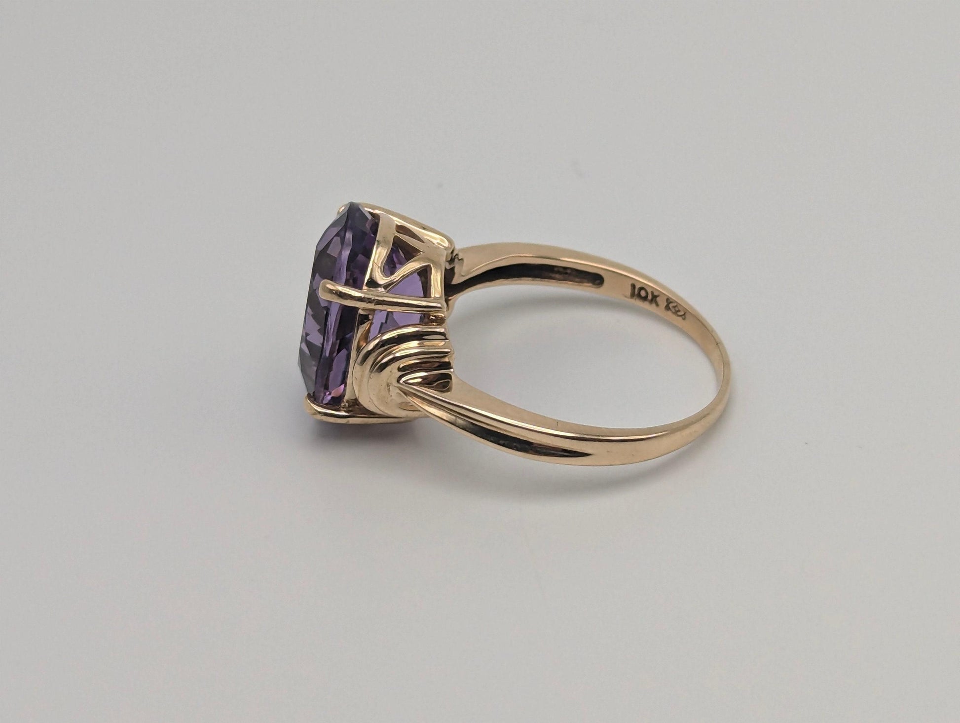 10k Yellow Gold Amethyst Ring. Vintage Promise Wedding Cocktail Band