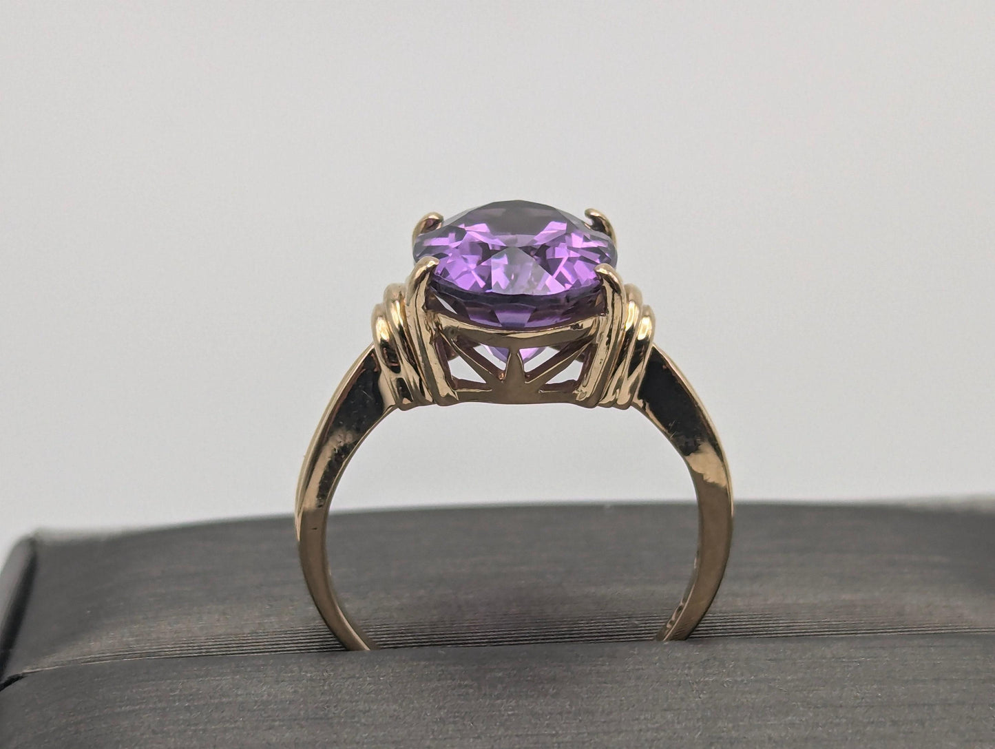 10k Yellow Gold Amethyst Ring. Vintage Promise Wedding Cocktail Band