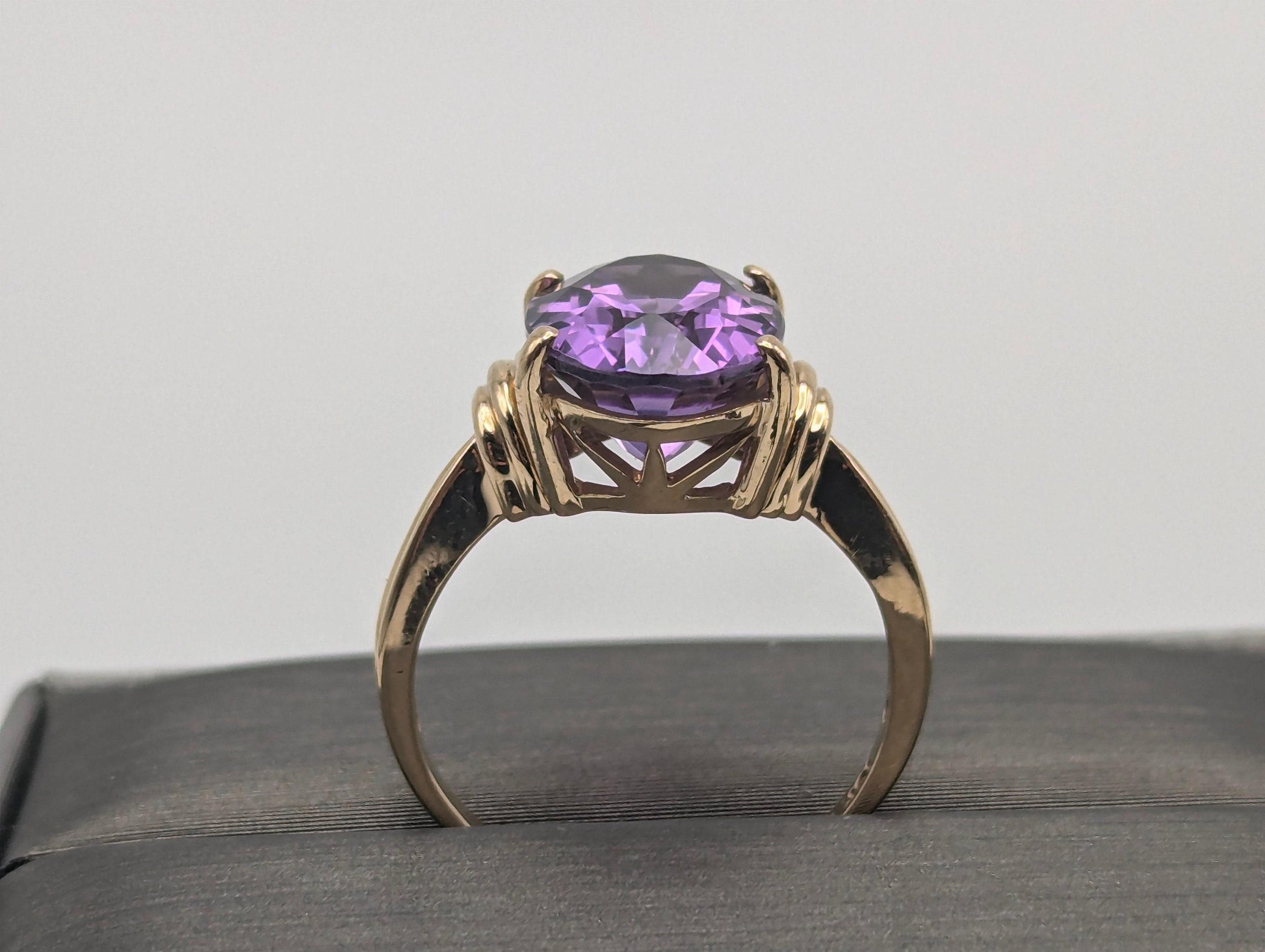 10k Yellow Gold Amethyst Ring. Vintage Promise Wedding Cocktail Band