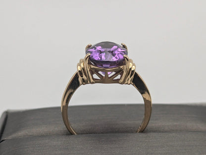 10k Yellow Gold Amethyst Ring. Vintage Promise Wedding Cocktail Band