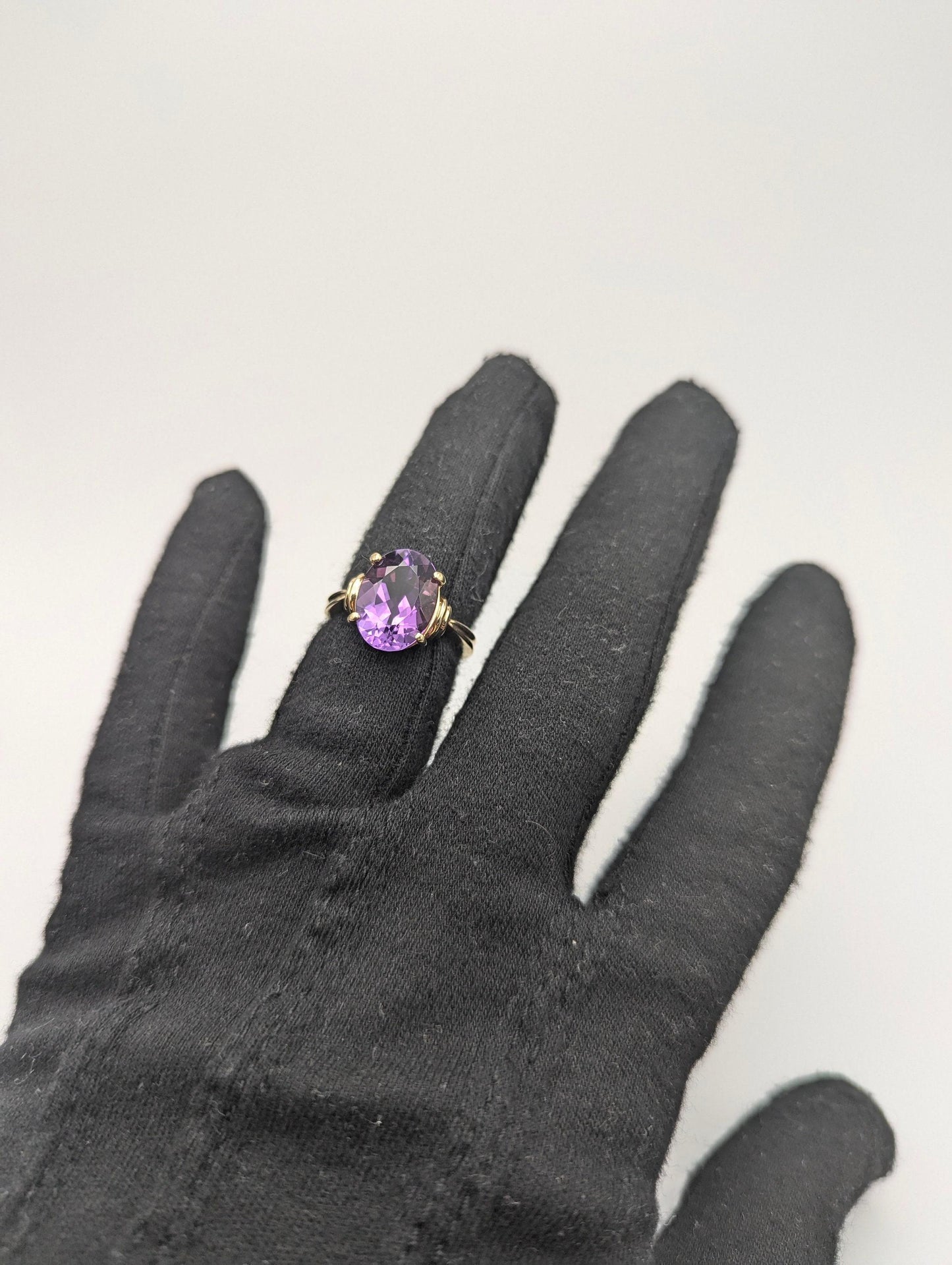 10k Yellow Gold Amethyst Ring. Vintage Promise Wedding Cocktail Band