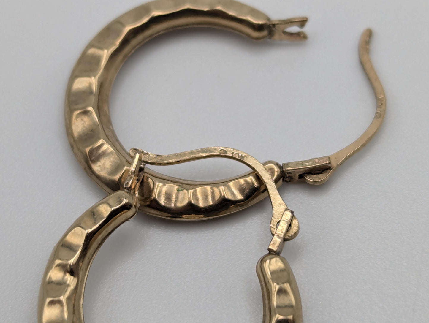 10k Yellow Gold Classic Small Hoop Hammered Round Earrings Dainty Gold Hoops