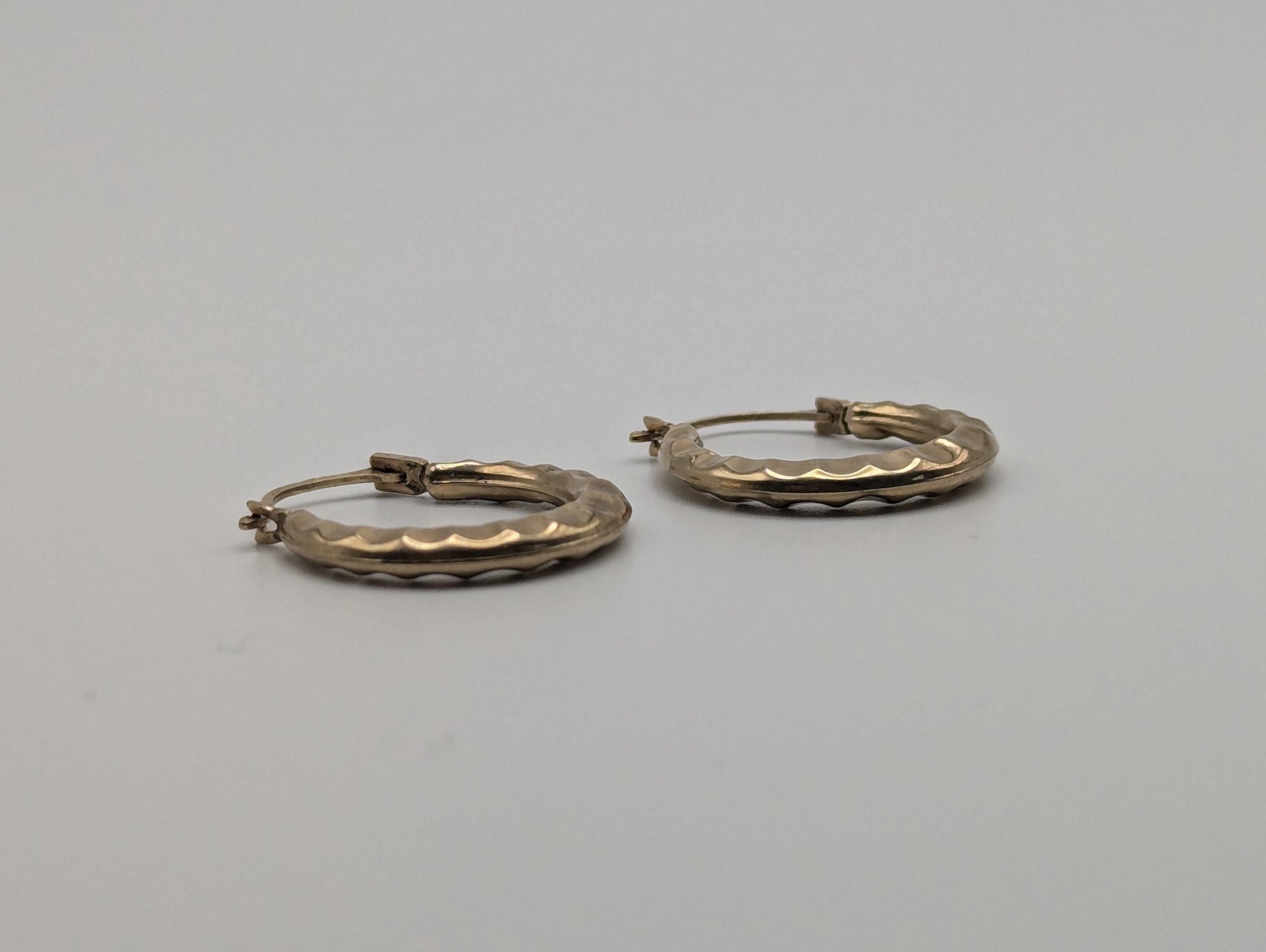 10k Yellow Gold Classic Small Hoop Hammered Round Earrings Dainty Gold Hoops