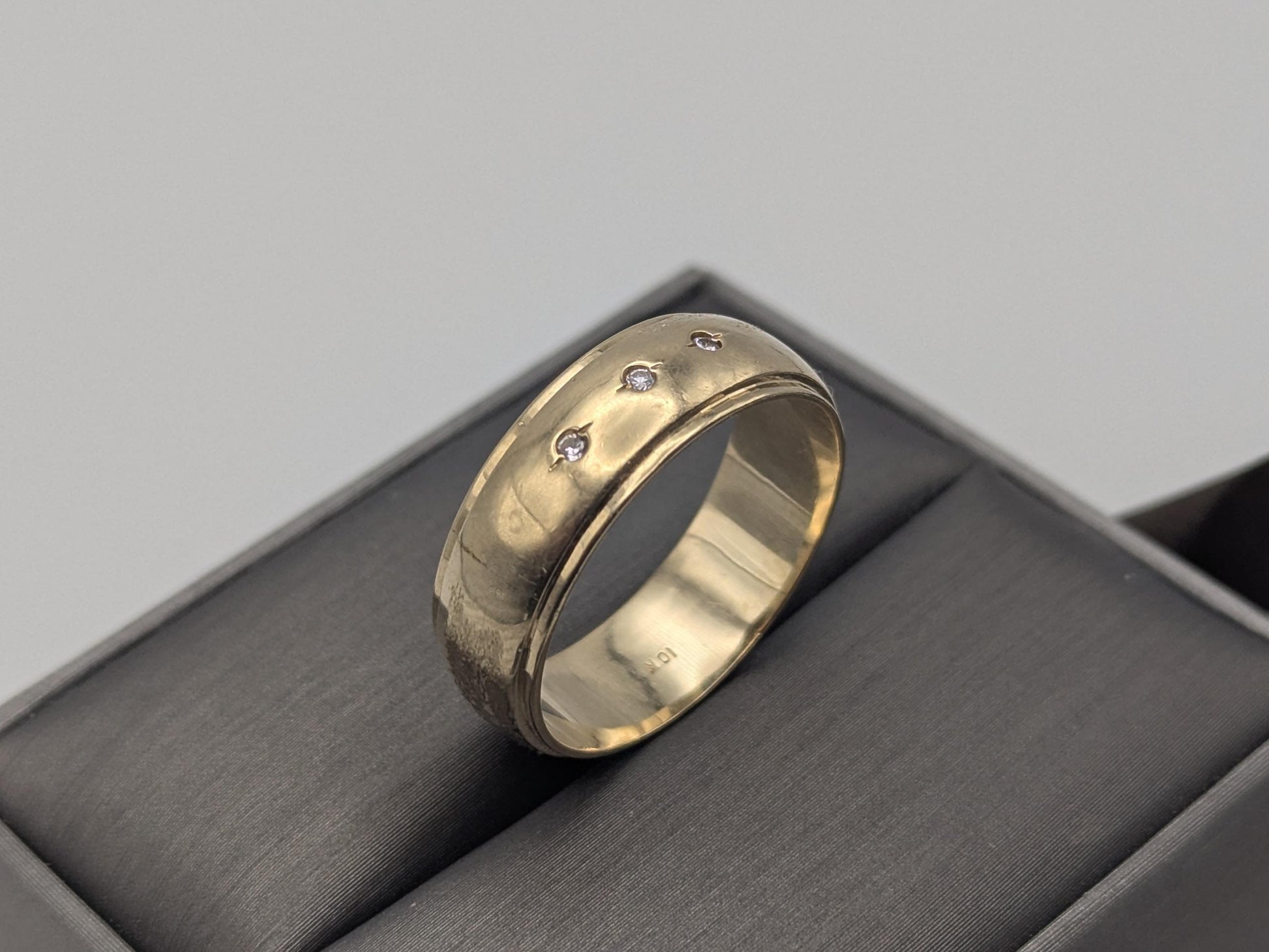 10k Yellow Gold HEAVY 7.9 gr Men's Diamonds with Edge Wedding Band Anniversary