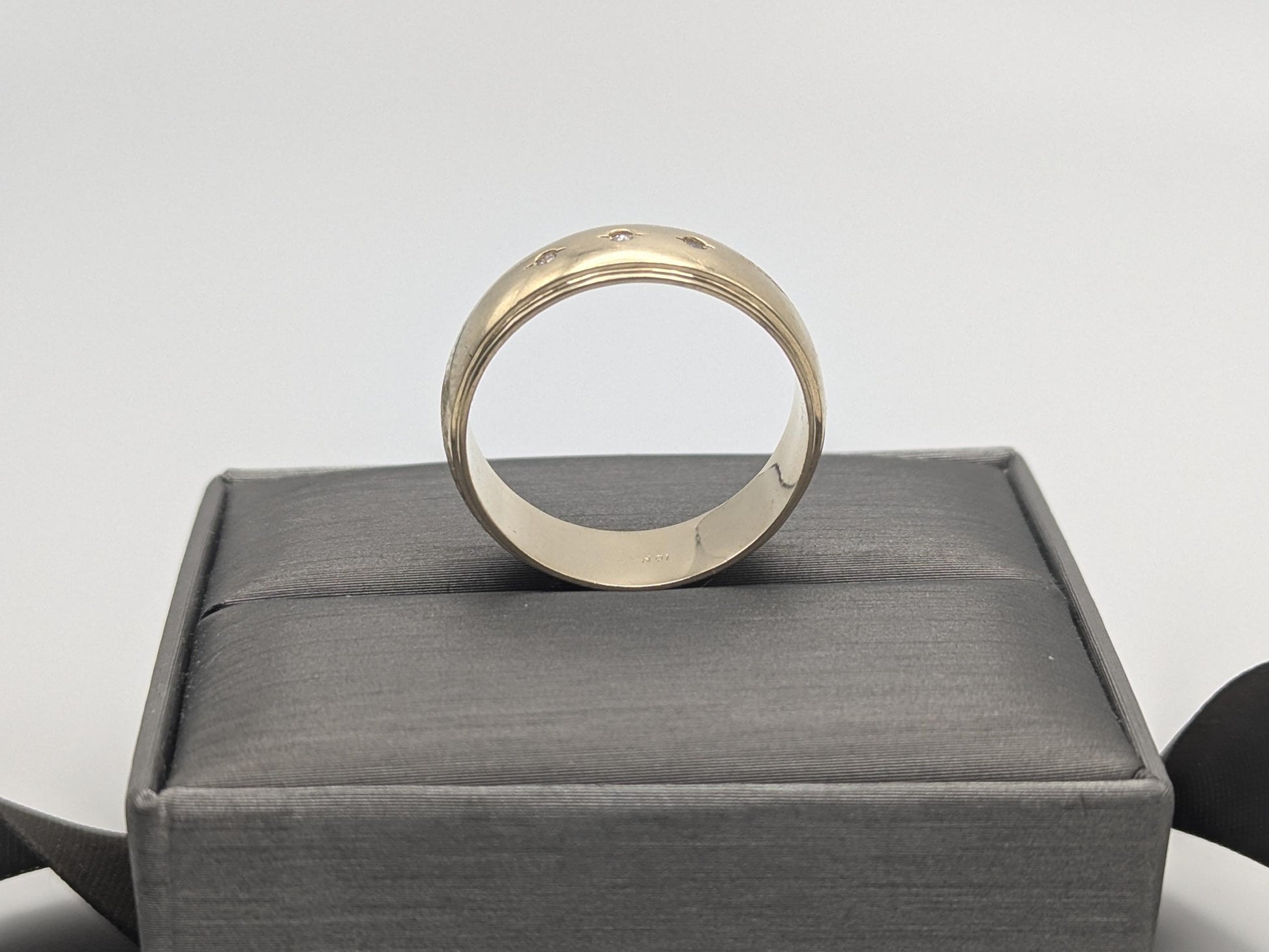 10k Yellow Gold HEAVY 7.9 gr Men's Diamonds with Edge Wedding Band Anniversary