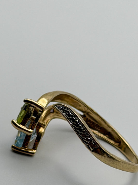 10k Yellow Gold Wrap Ring Pear-Shaped Peridot and Blue Topaz Ring. Cocktail