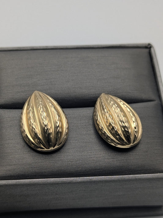 14K Solid Yellow Gold Teardrop Almond Shaped Etched Earrings. Vintage Etched