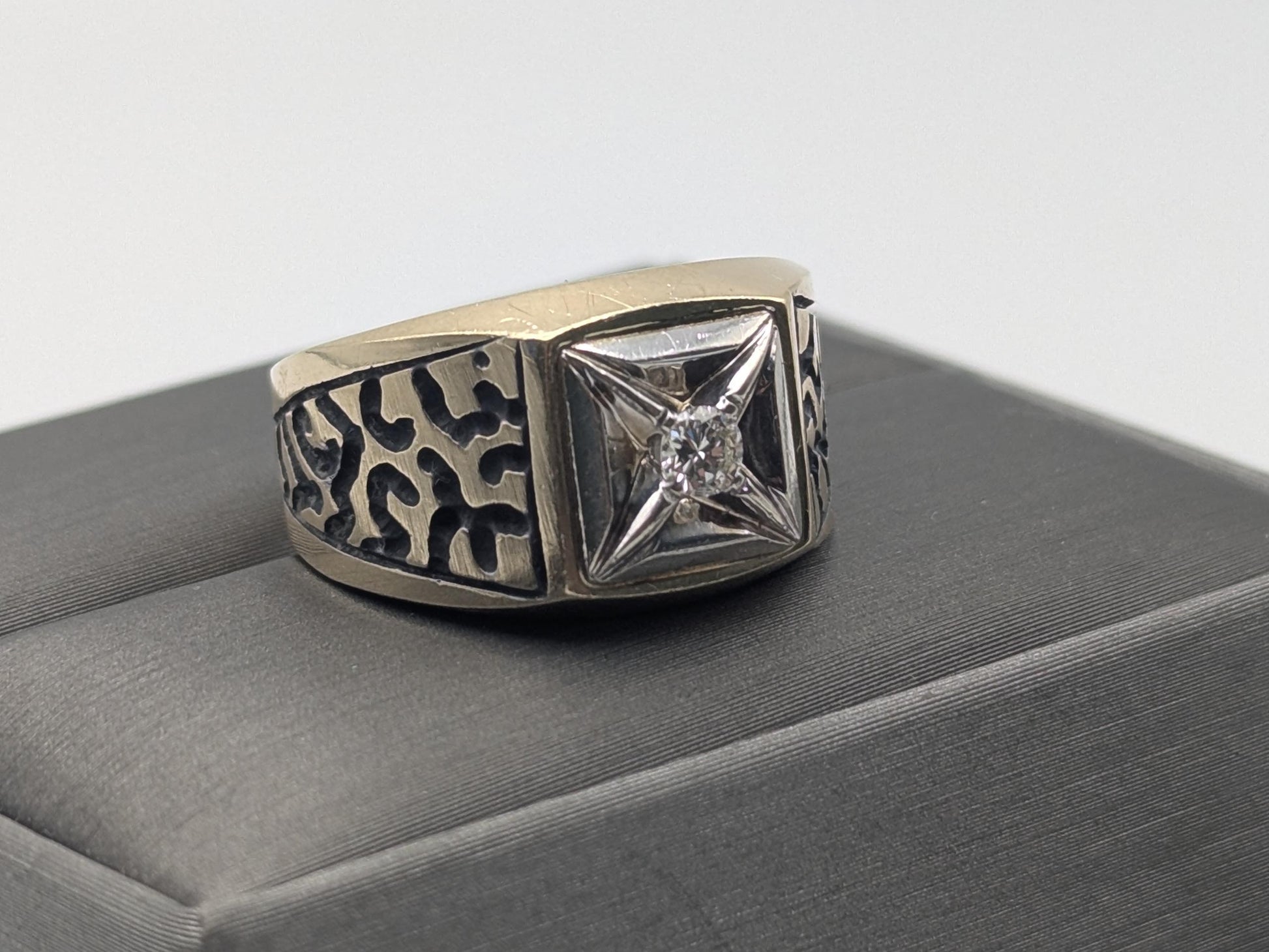 14k HEAVY Two-Tone  Gold 8.3gr Diamond Filigree Solitaire Ring Mens Wedding Ring