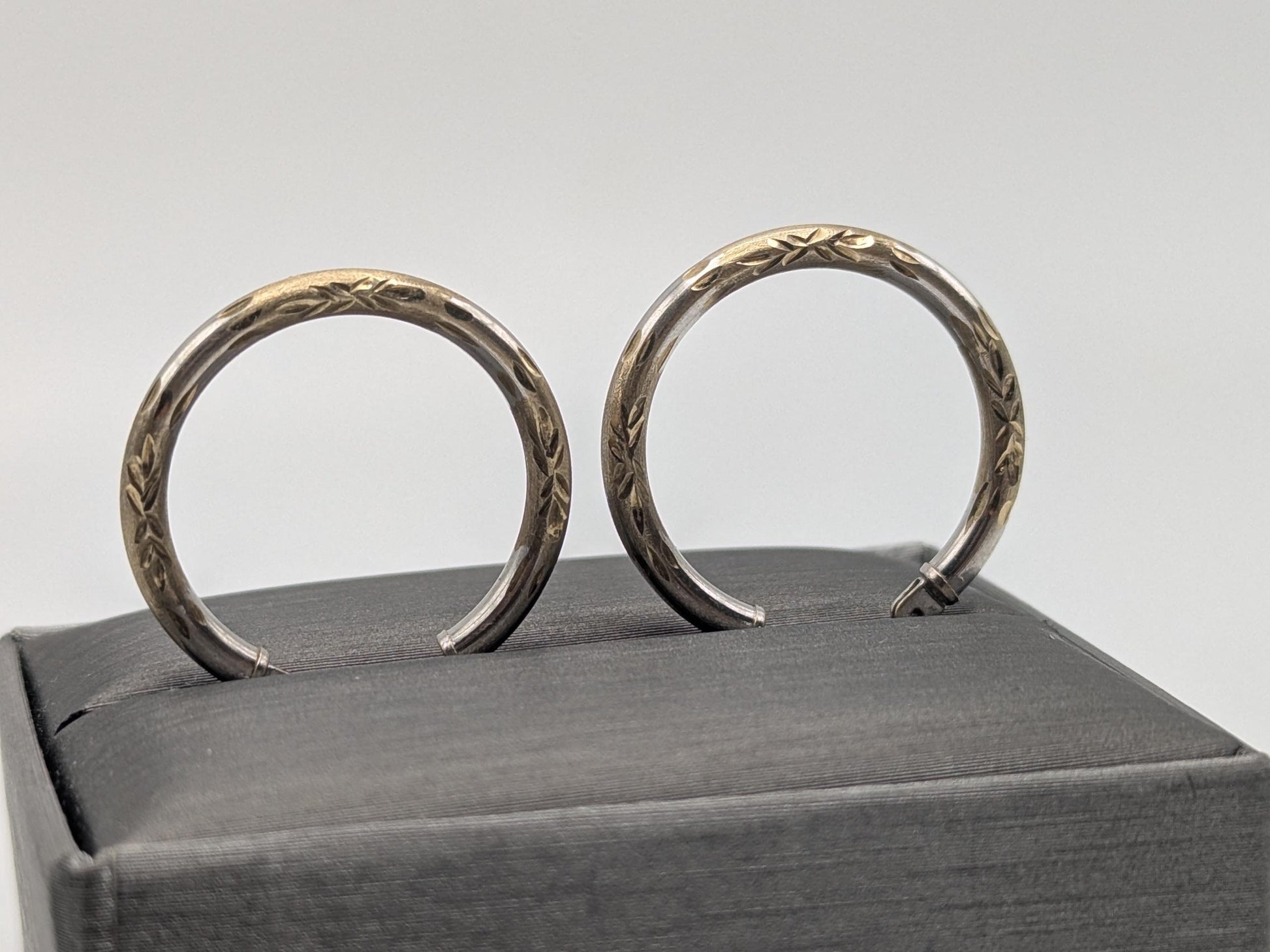 14k Large Vintage Gold Classic Etched Textured Hoop Earrings Gold Hoops Hinged