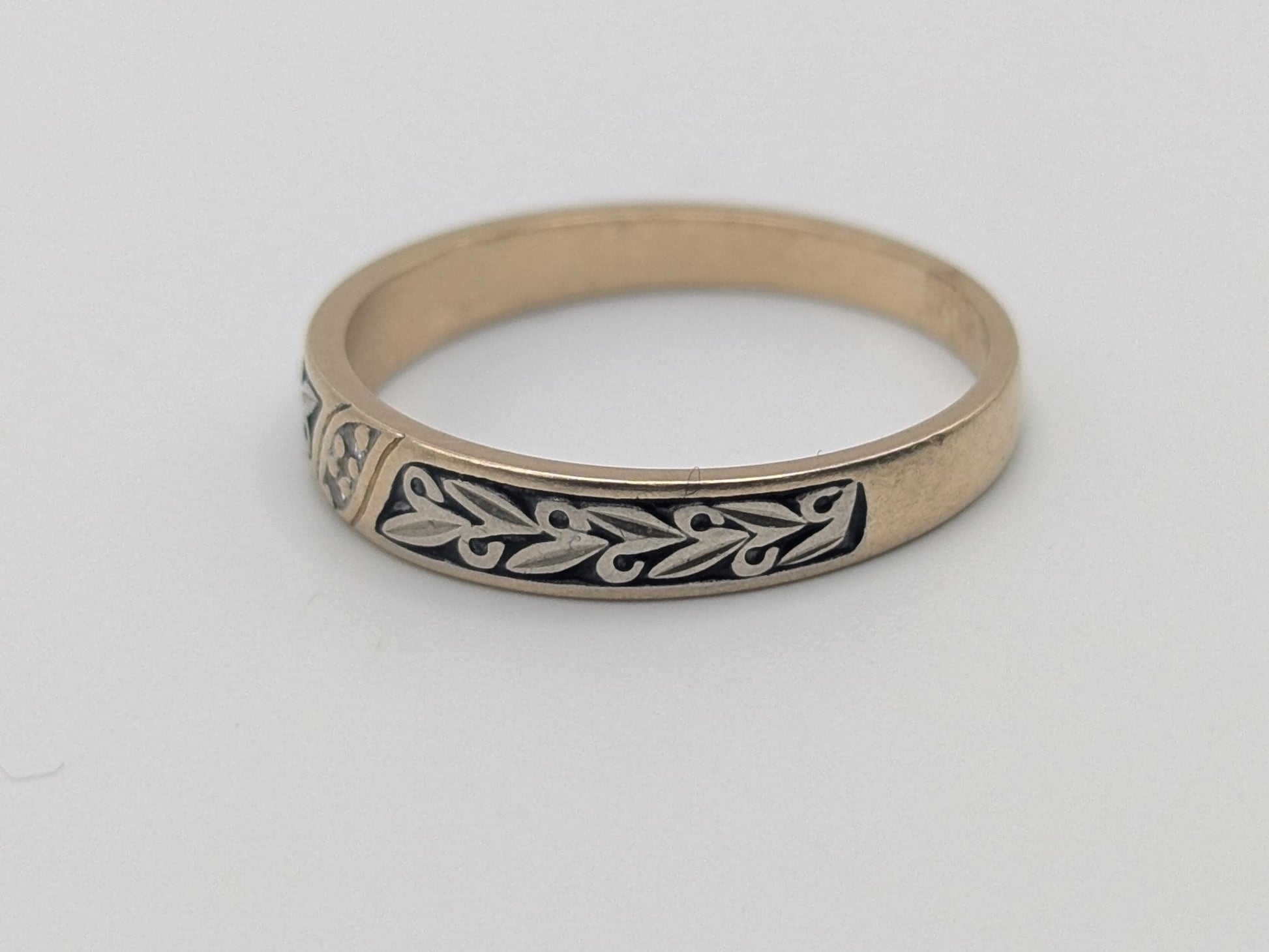 14k Two-Tone  Gold Diamond Engraved Filigree Ring Wedding Ring