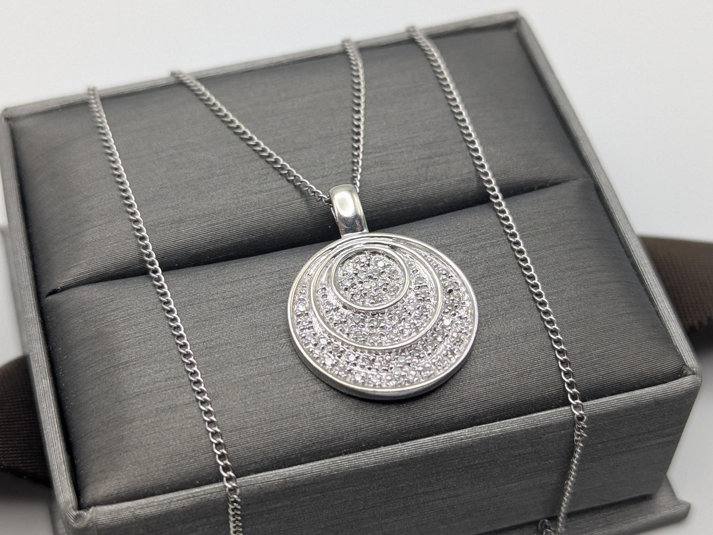 14k White Gold .33ctw Diamond Endless Circle Love Infinity Eternity Necklace